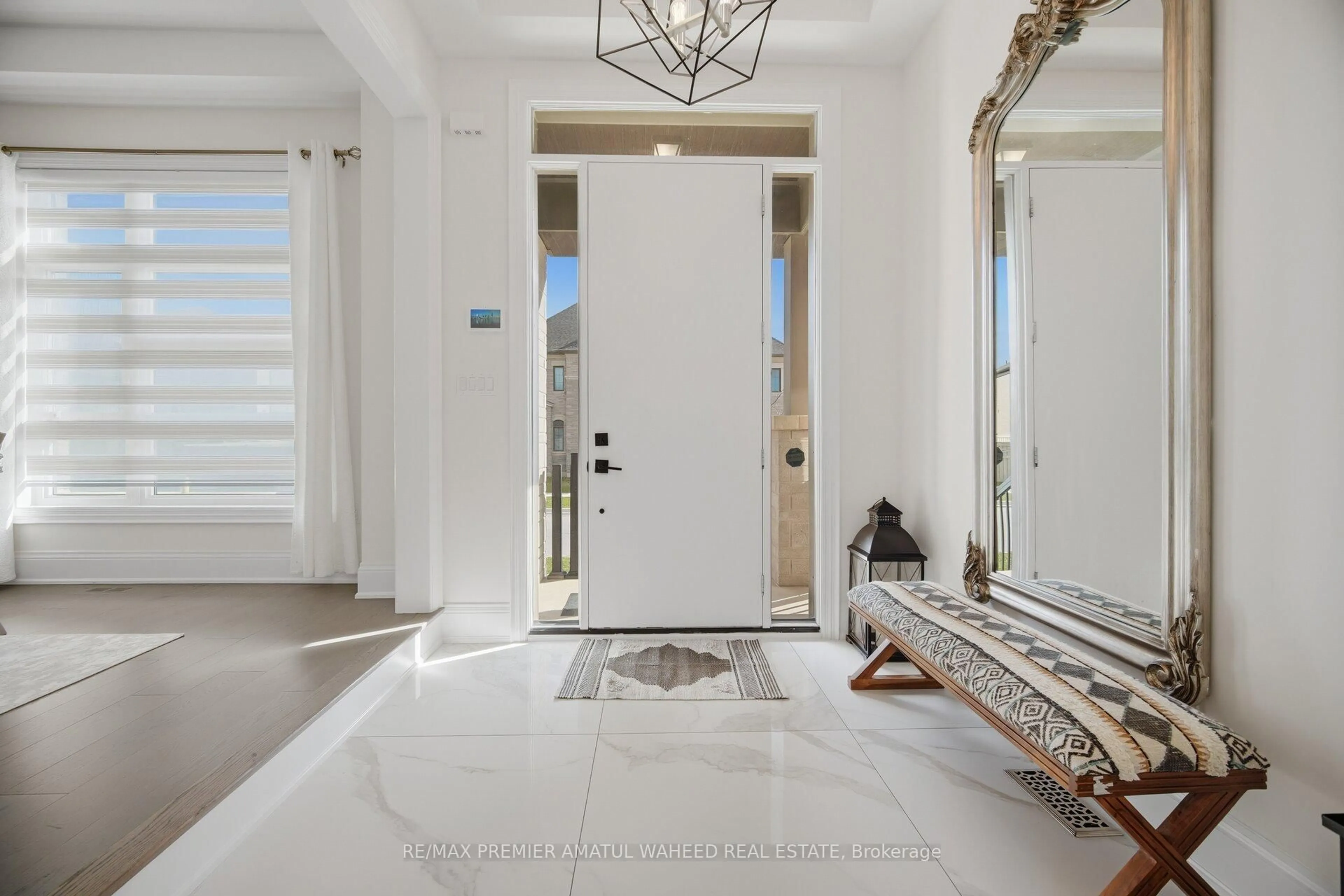 Indoor entryway for 143 Ballantyne Blvd, Vaughan Ontario L3L 0E6