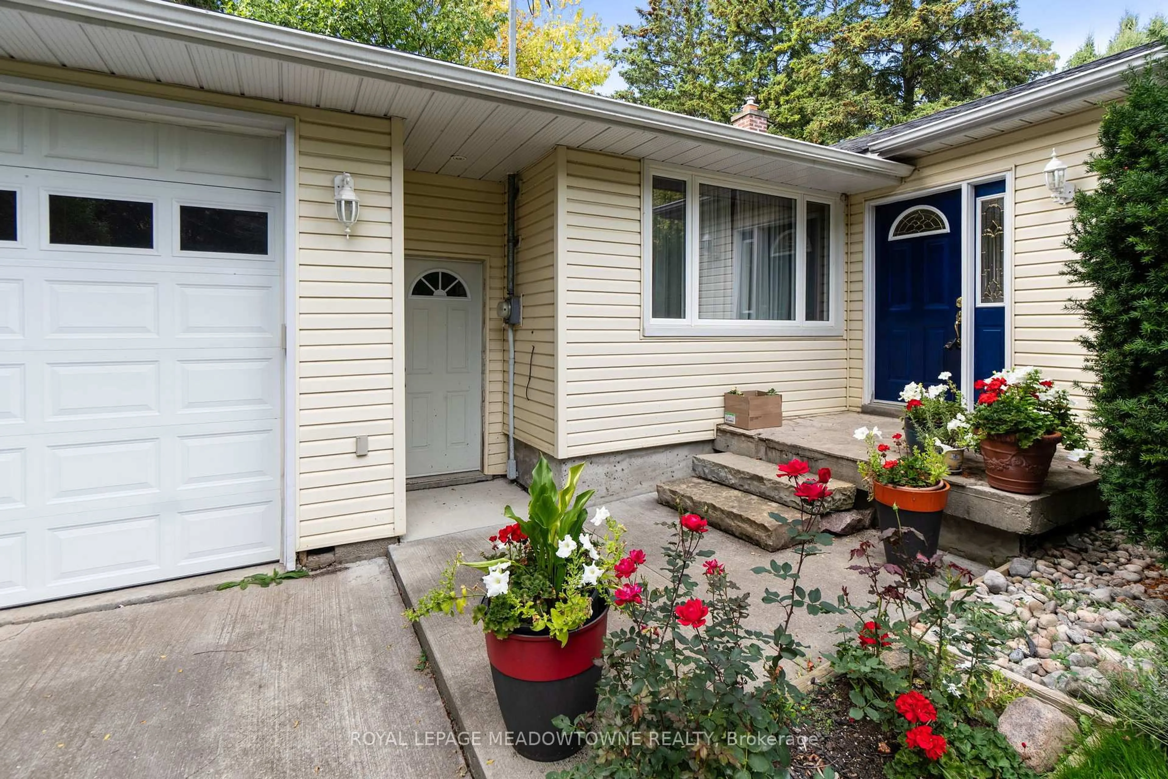 Unknown for 208 Martin St, King Ontario L7B 1J5