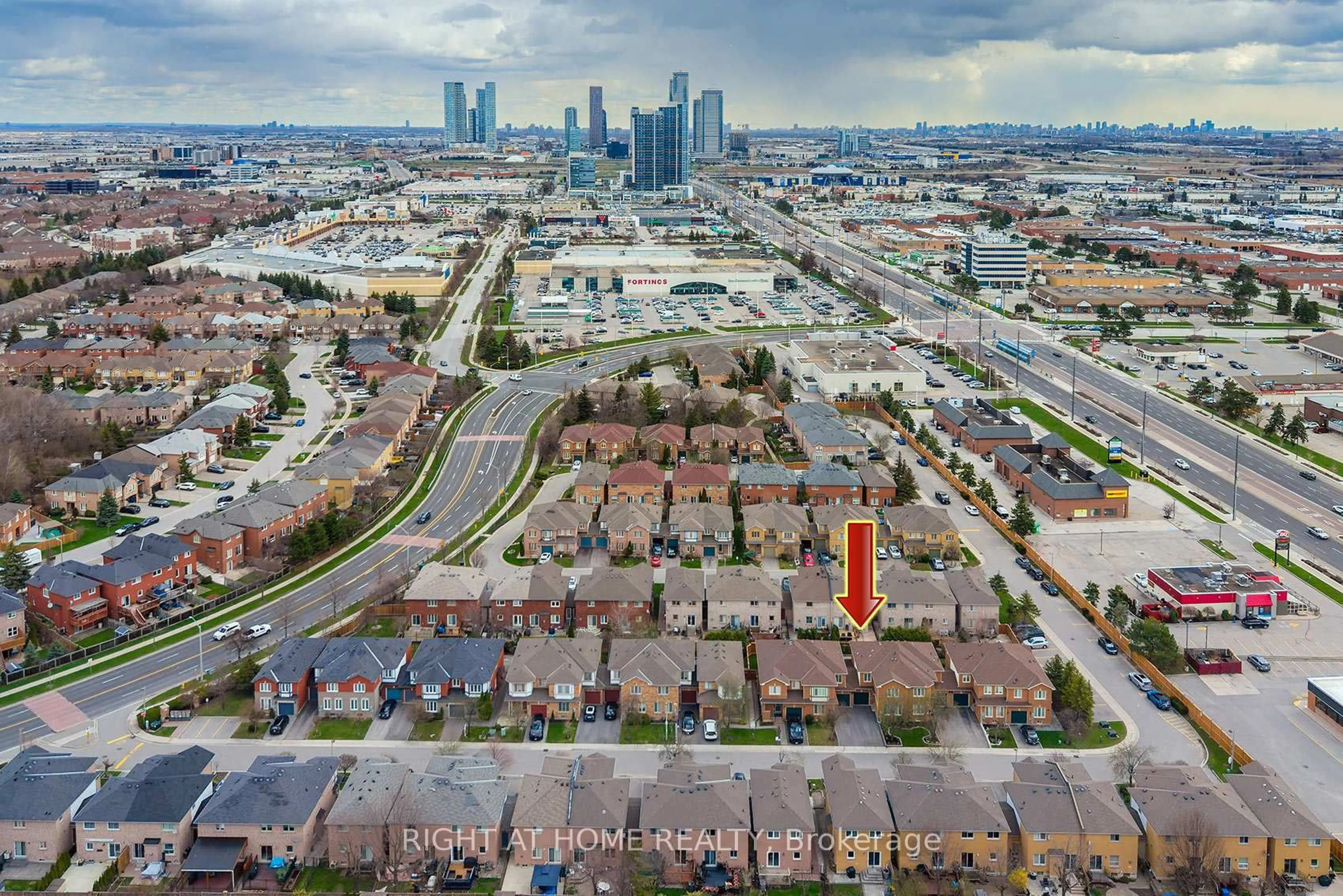 A pic from outside/outdoor area/front of a property/back of a property/a pic from drone, city buildings view from balcony for 104 Pinedale Gate, Vaughan Ontario L4L 8X3