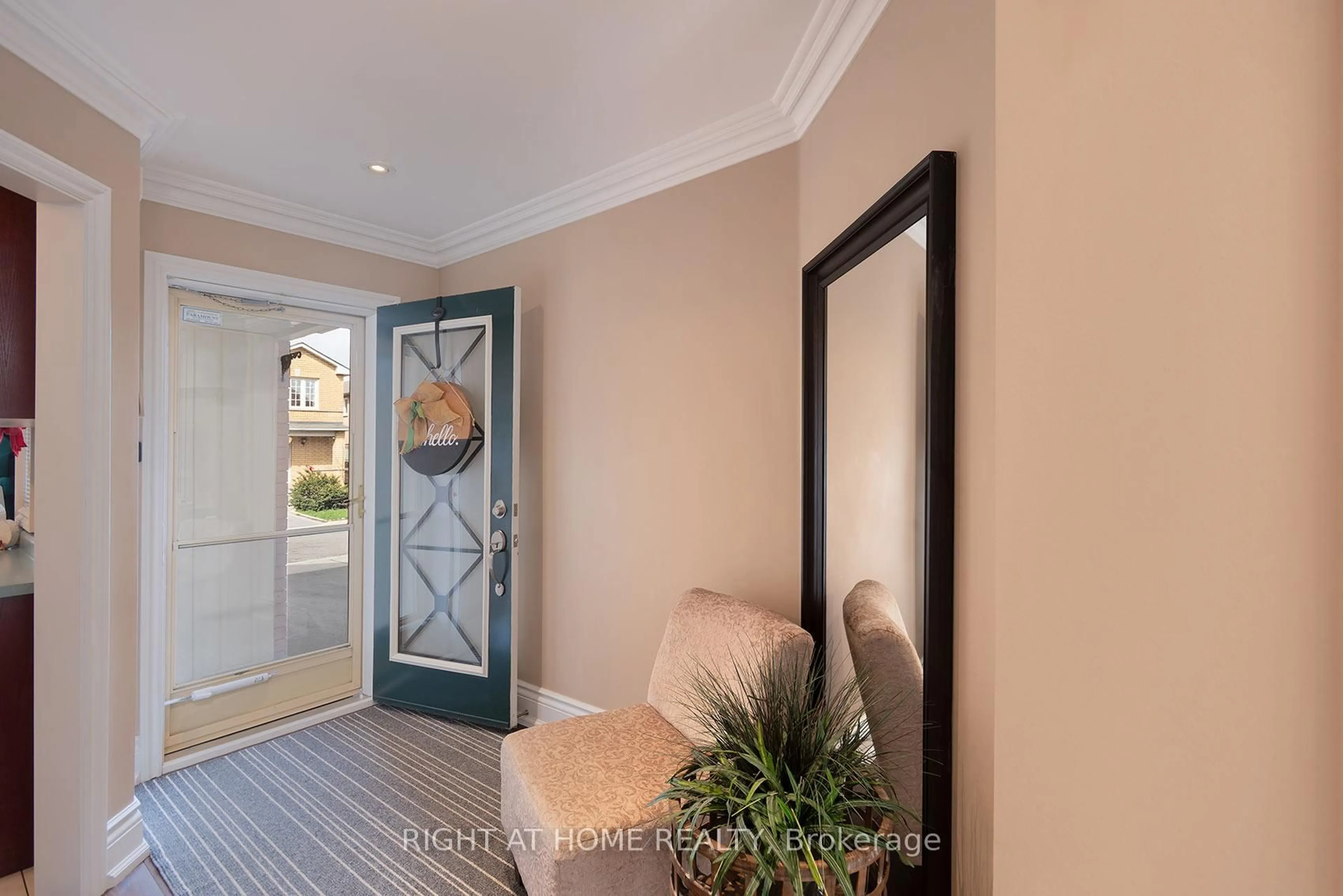 Indoor entryway for 104 Pinedale Gate, Vaughan Ontario L4L 8X3