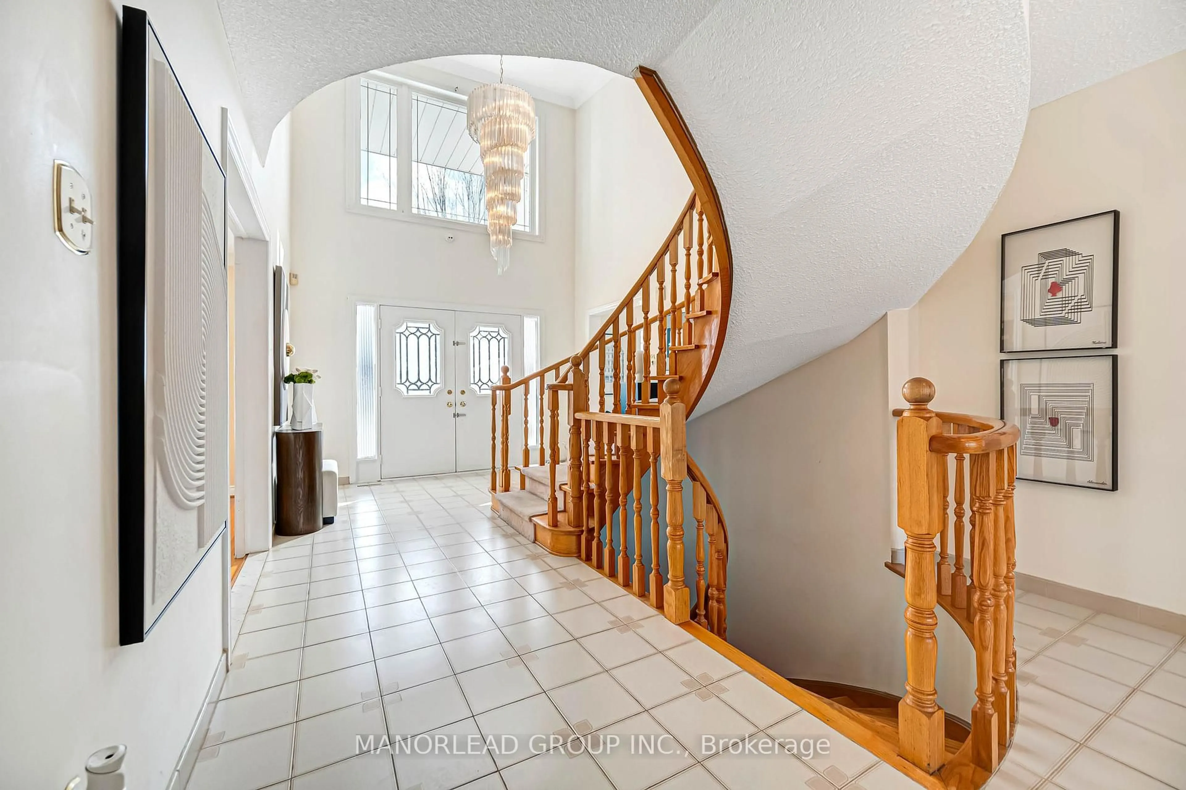 Indoor foyer for 45 Aitken Circ, Markham Ontario L3R 7L3