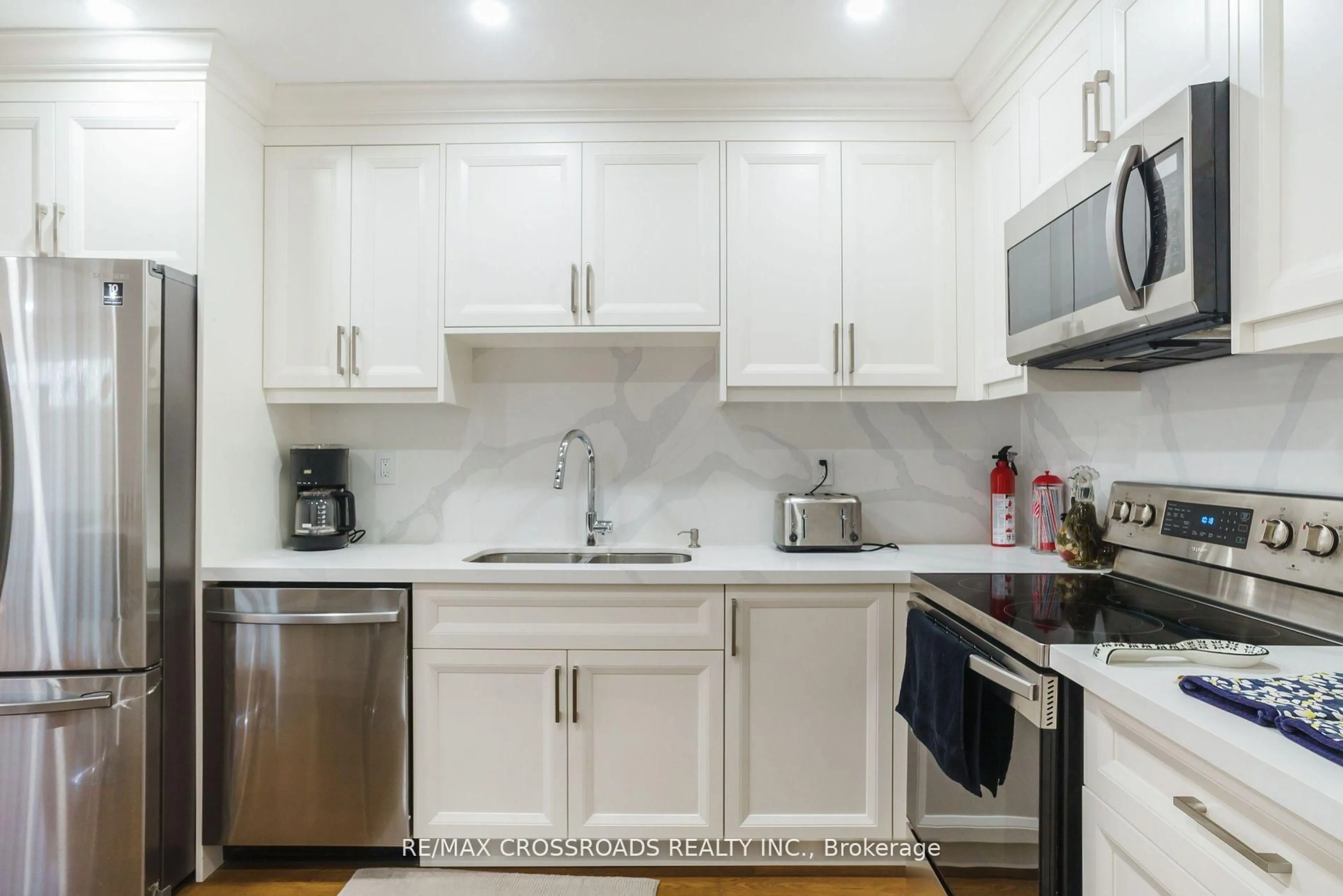 Standard kitchen, unknown for 50 Widdifield Ave, Newmarket Ontario L3X 1Z4