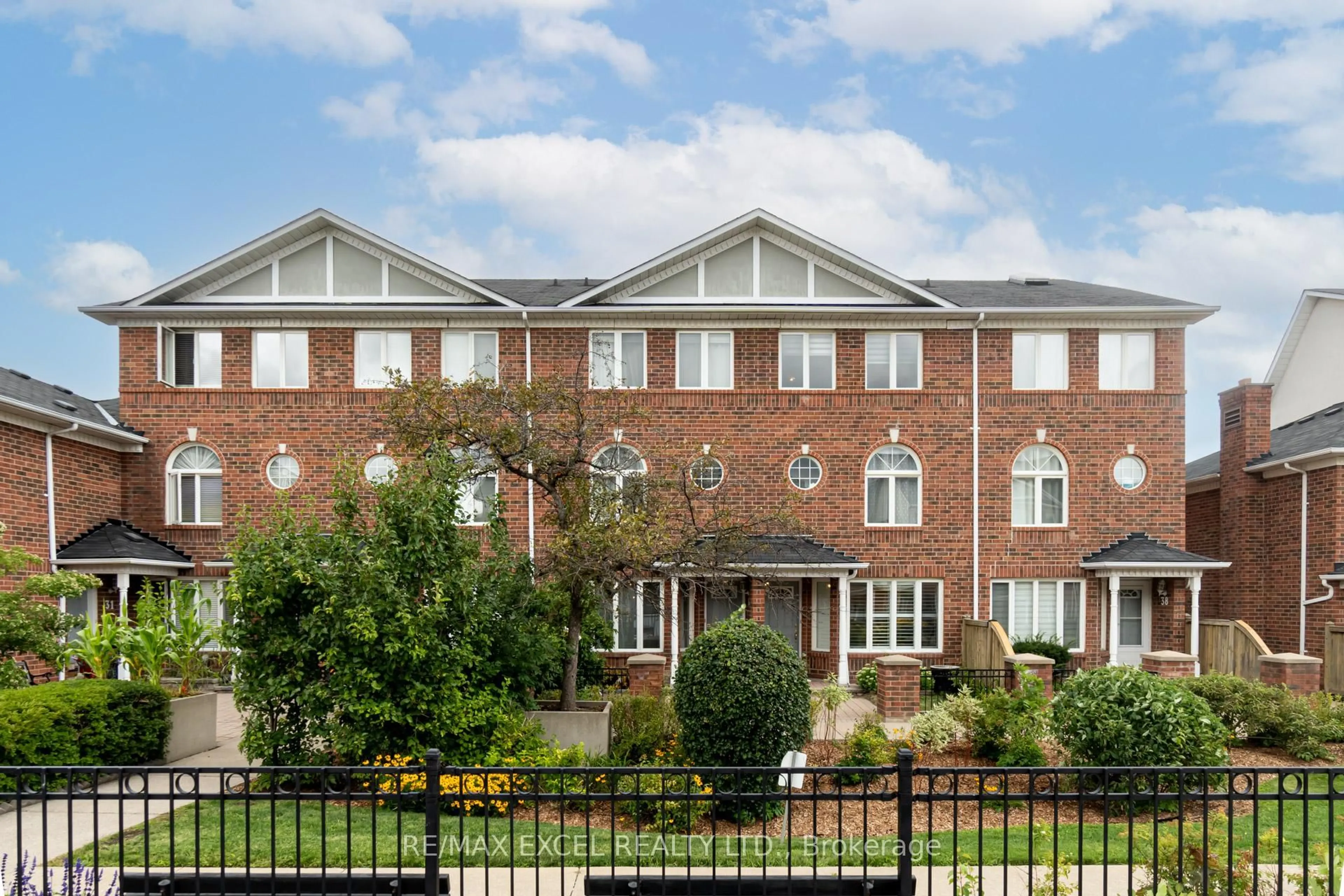 Home with brick exterior material, unknown for 18 Clark Ave #37, Vaughan Ontario L4J 8H1