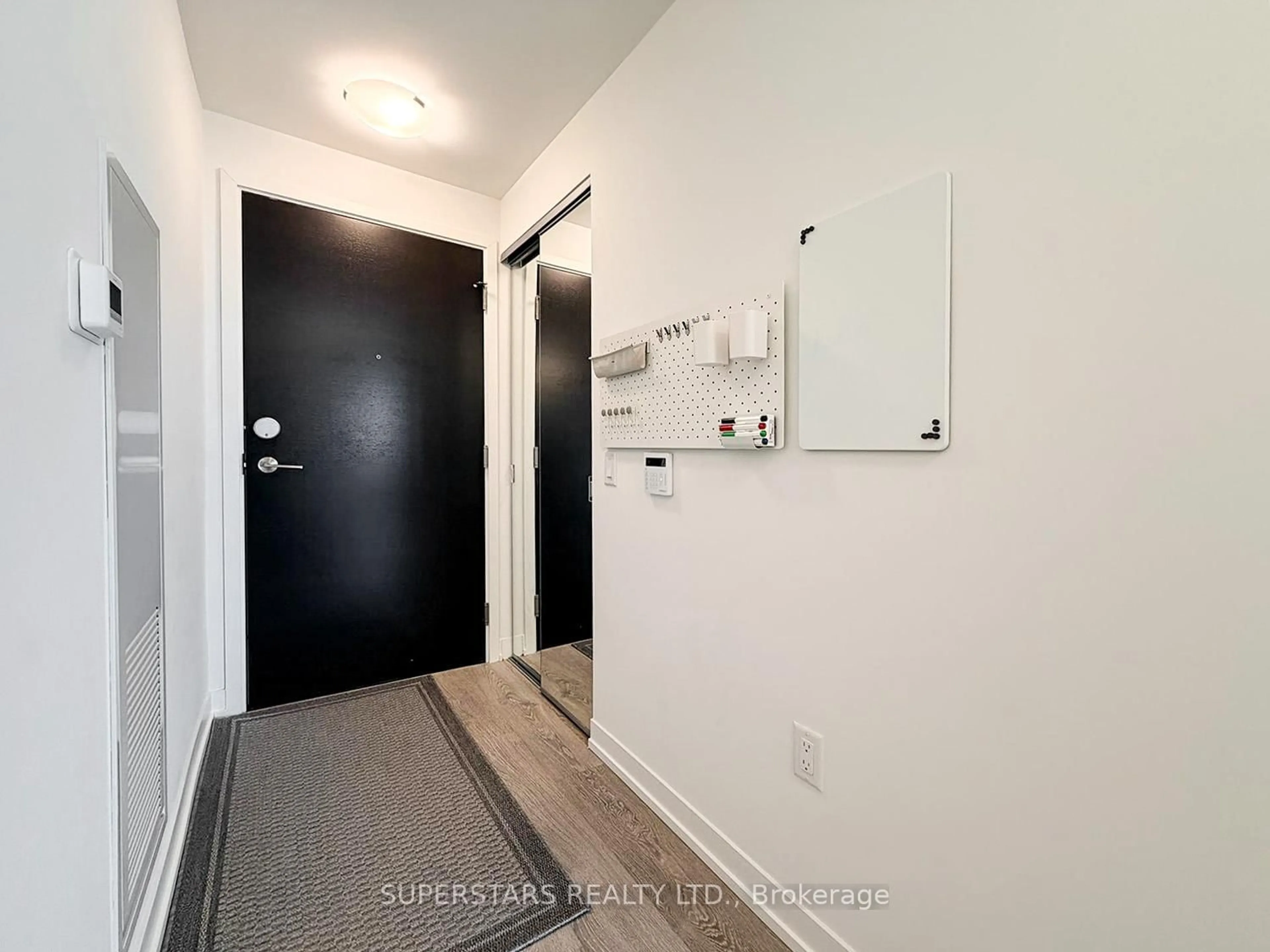 Indoor entryway for 8868 Yonge St #1609E, Richmond Hill Ontario L4C 1Z8