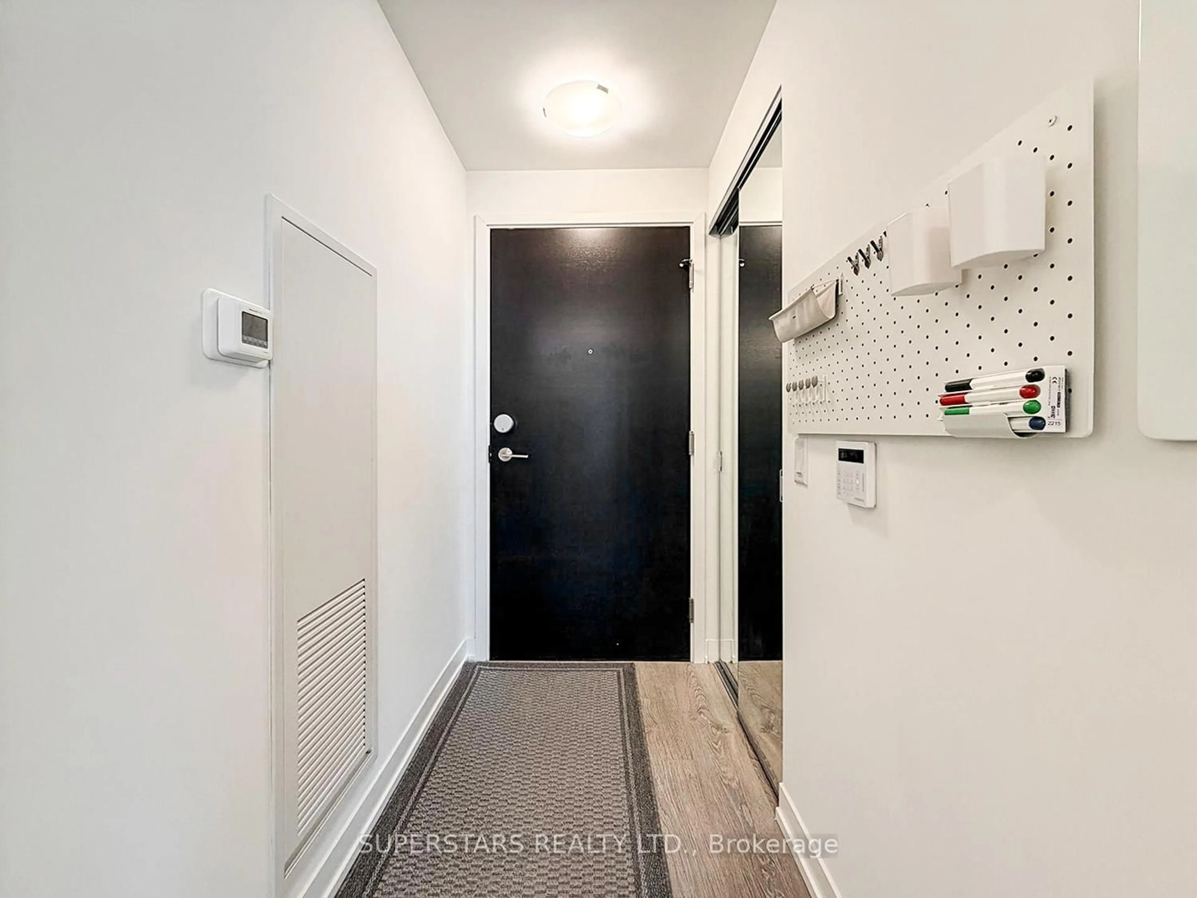 Indoor entryway for 8868 Yonge St #1609E, Richmond Hill Ontario L4C 1Z8
