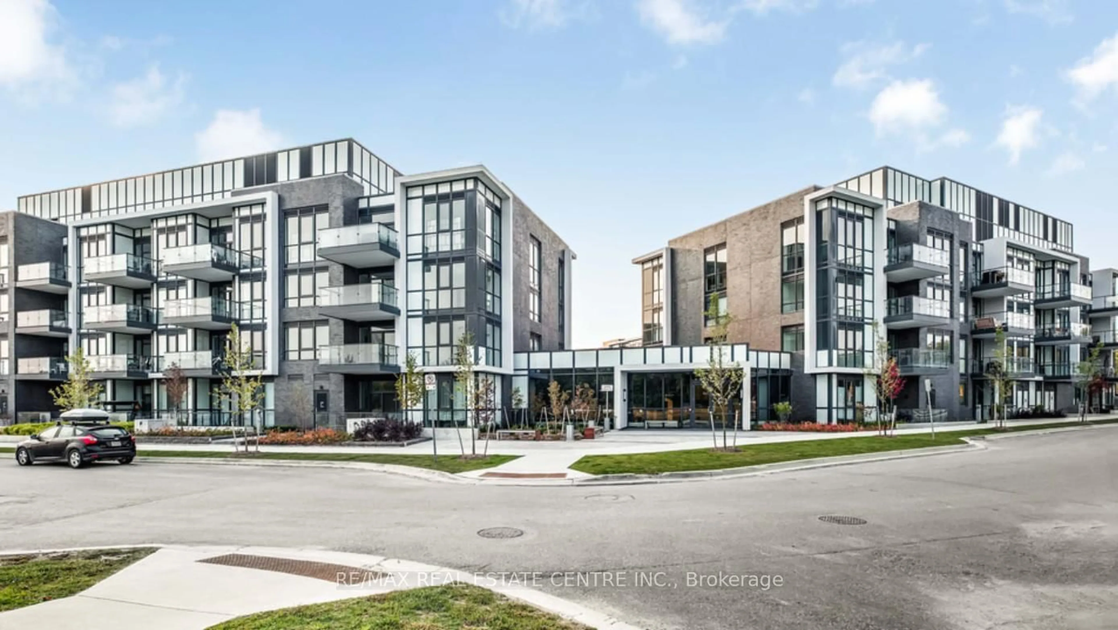 Patio, building for 375 Sea Ray Ave #106, Innisfil Ontario L9S 0N9