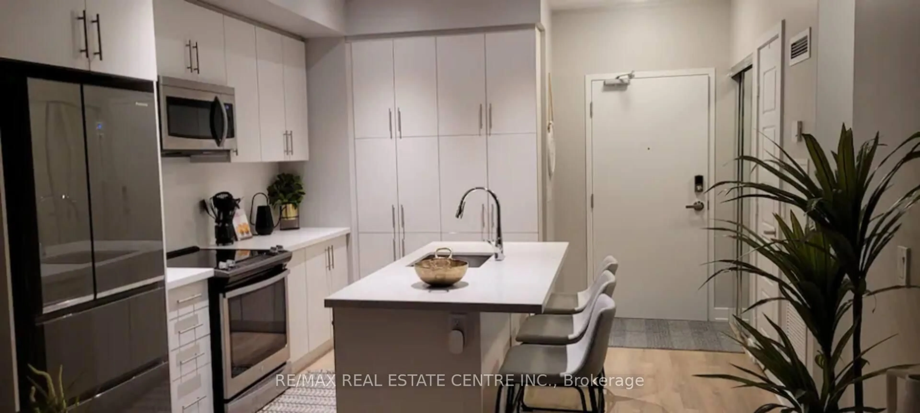 Open concept kitchen, ceramic/tile floor for 375 Sea Ray Ave #106, Innisfil Ontario L9S 0N9