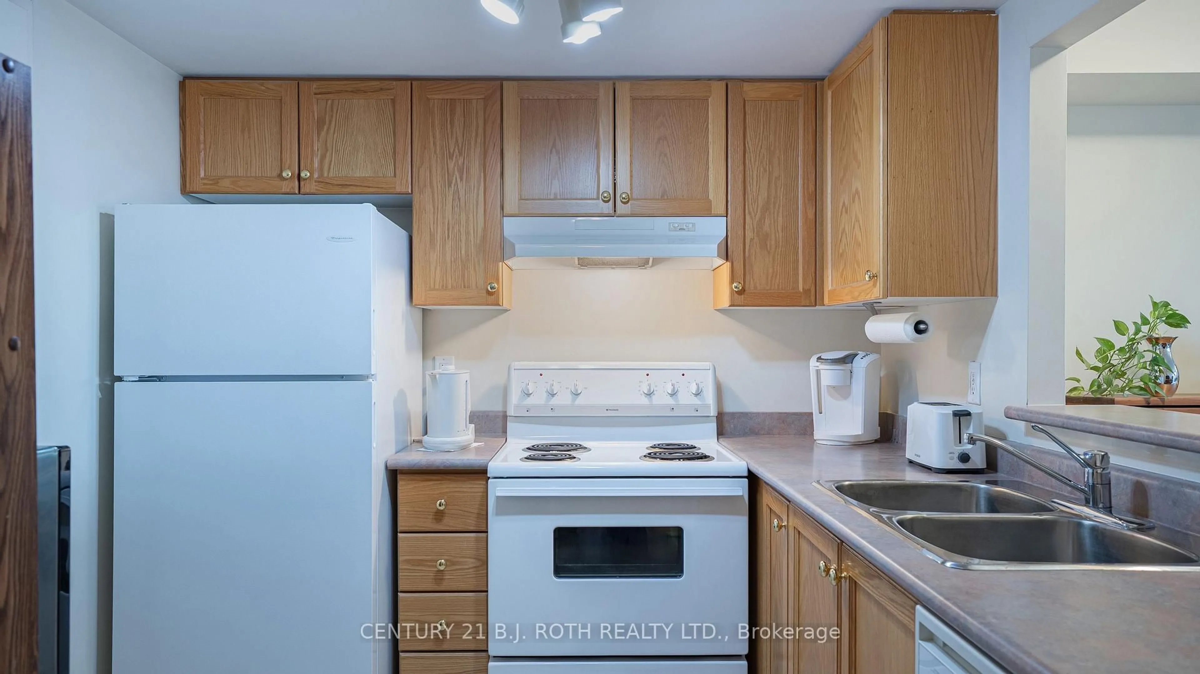 Standard kitchen, unknown for 160 Wellington St #411, Aurora Ontario L4G 1J3