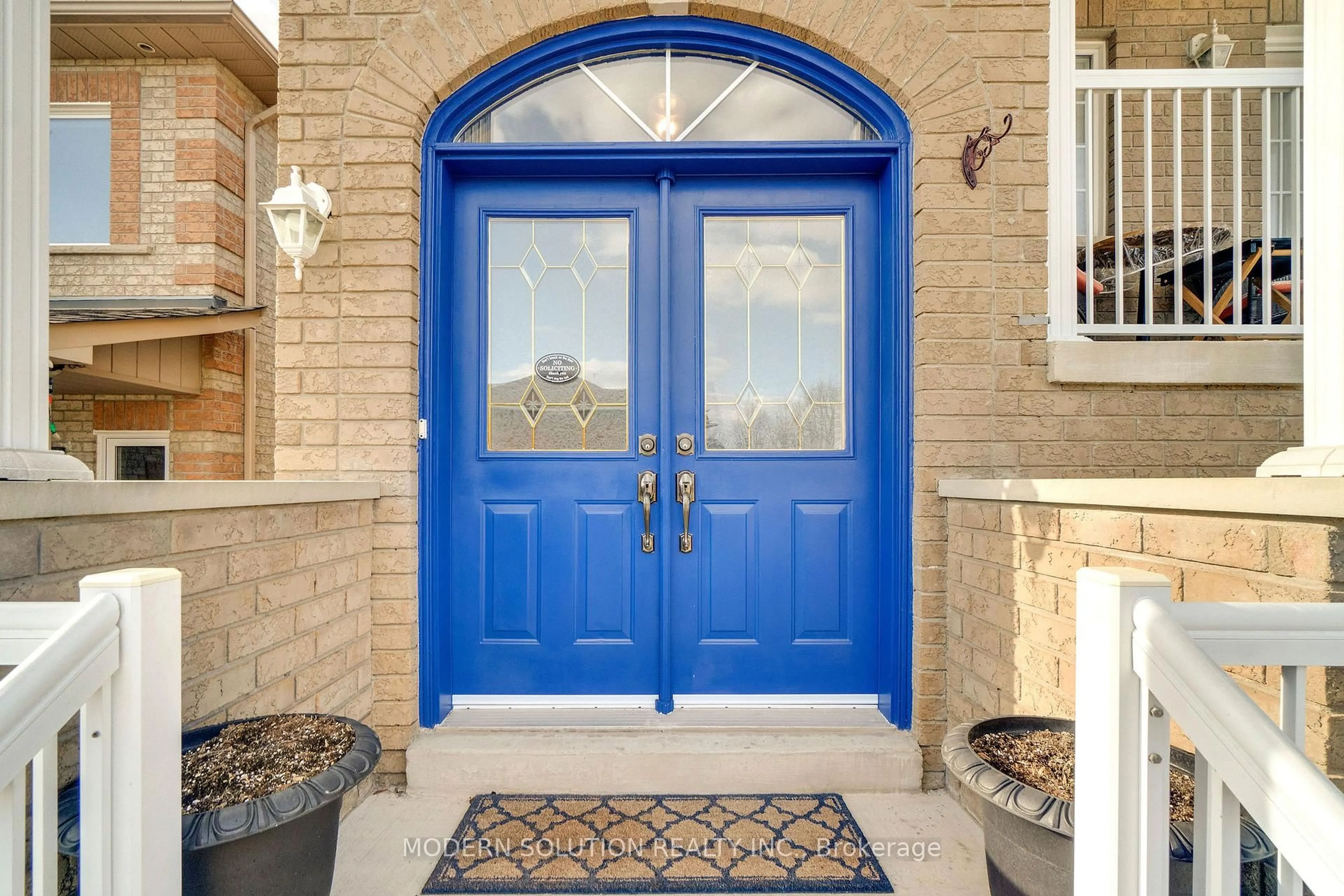 Indoor entryway for 119 Blackthorn Dr, Vaughan Ontario L6A 3N2