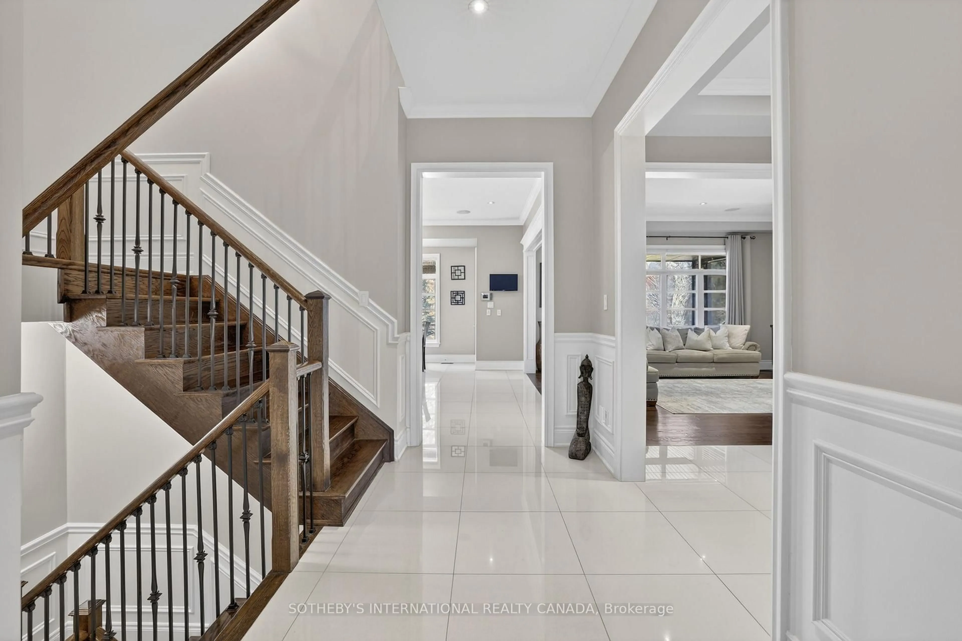 Indoor foyer for 80 Elm Grove Ave, Richmond Hill Ontario L4E 2W7