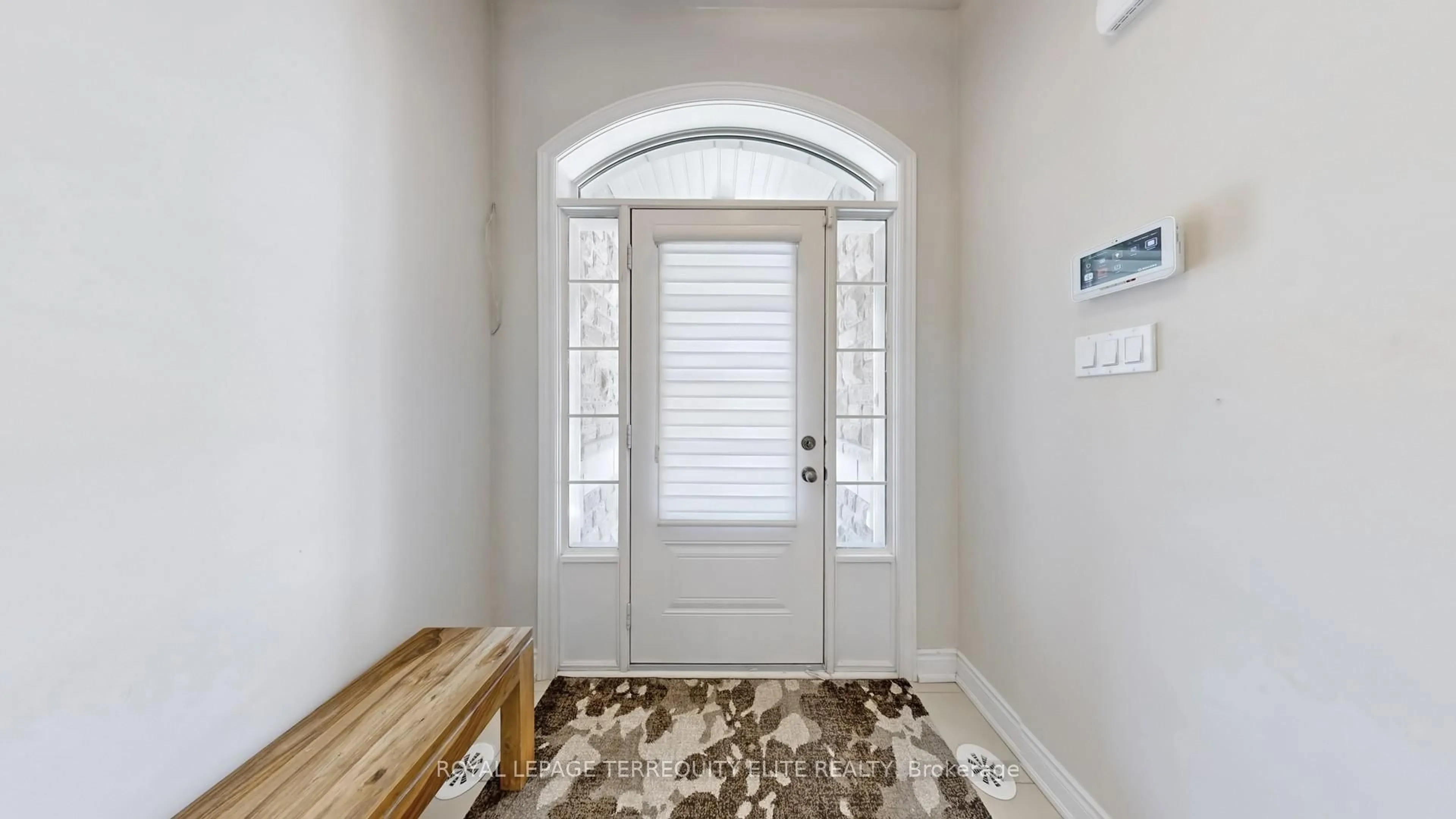Indoor entryway for 1331 Major Mackenzie Dr #121, Vaughan Ontario L6A 3Z1