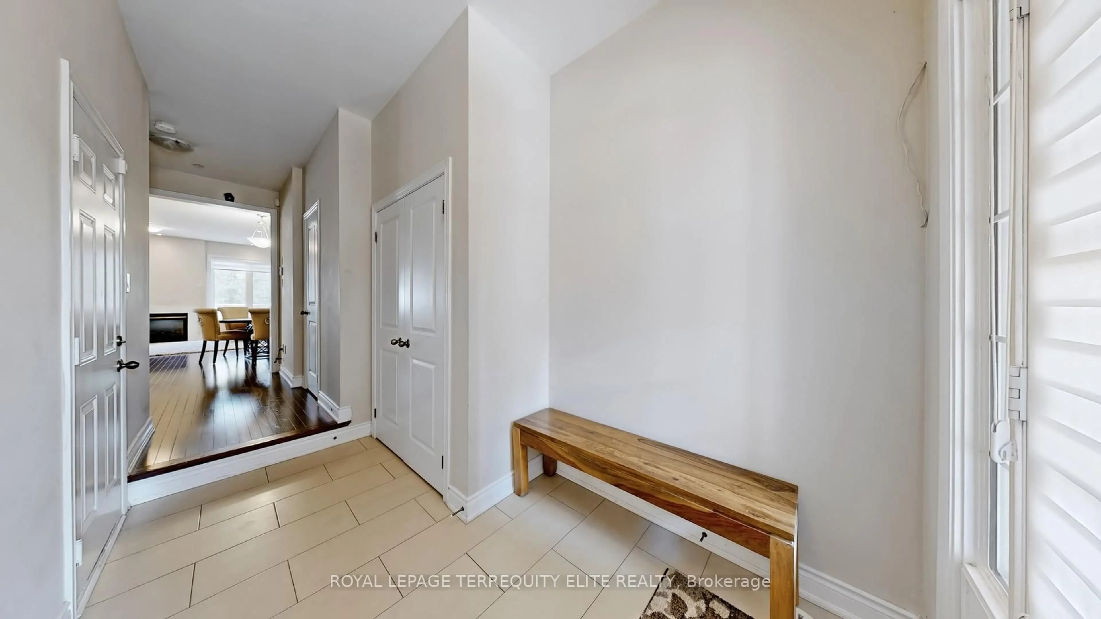 Indoor entryway for 1331 Major Mackenzie Dr #121, Vaughan Ontario L6A 3Z1