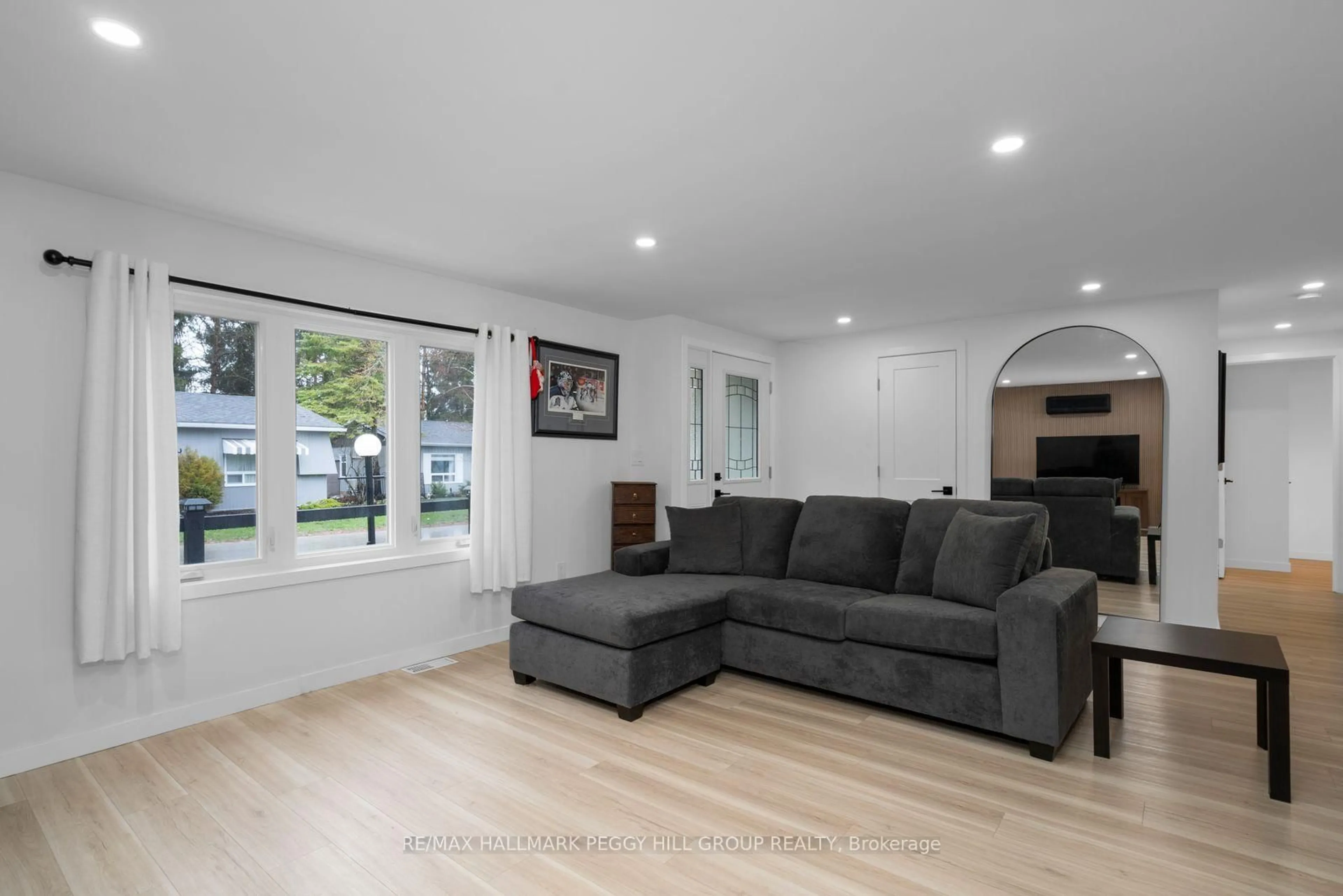 Living room with furniture, unknown for 15 Cherrywood Lane, Innisfil Ontario L9S 1M9