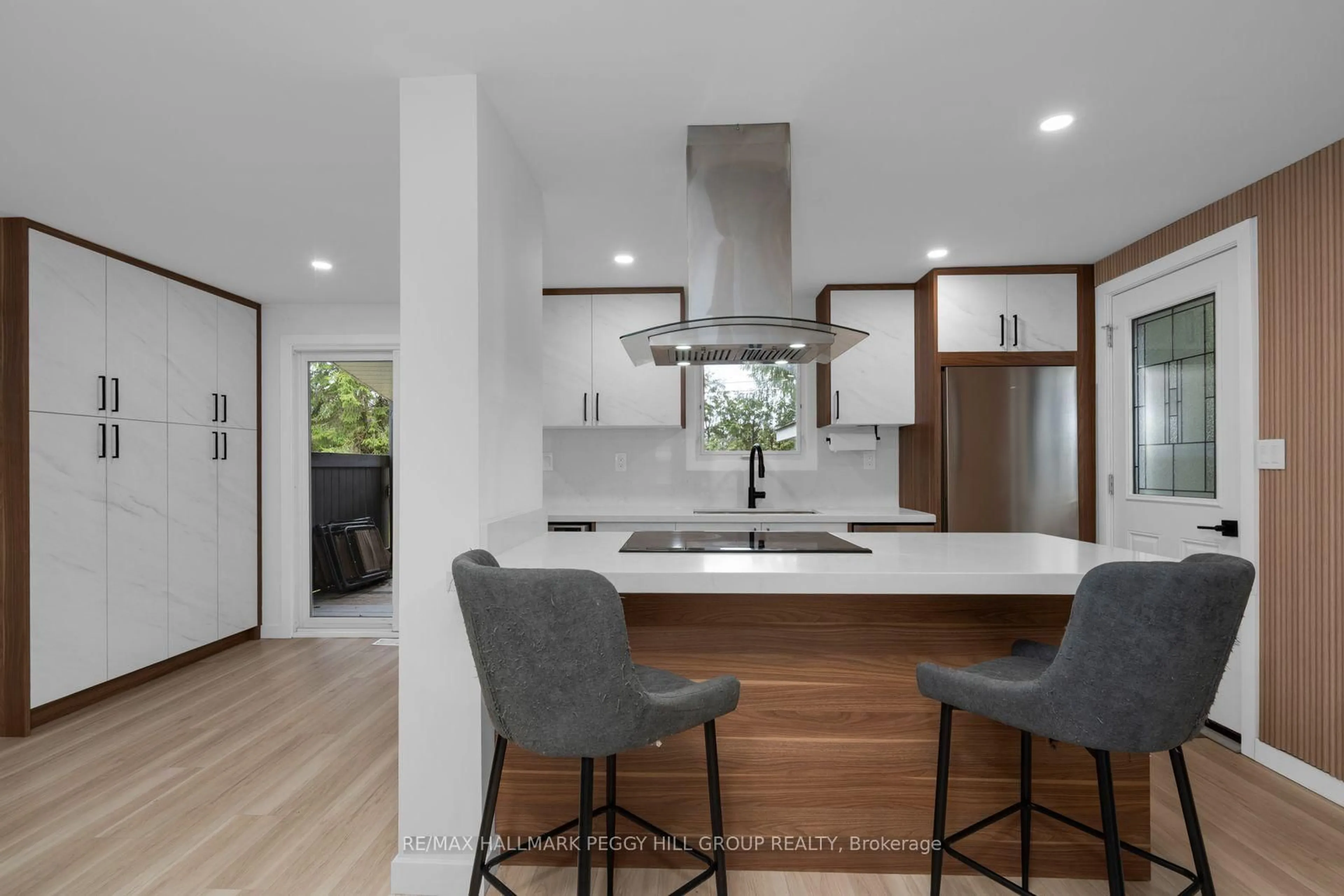 Open concept kitchen, unknown for 15 Cherrywood Lane, Innisfil Ontario L9S 1M9