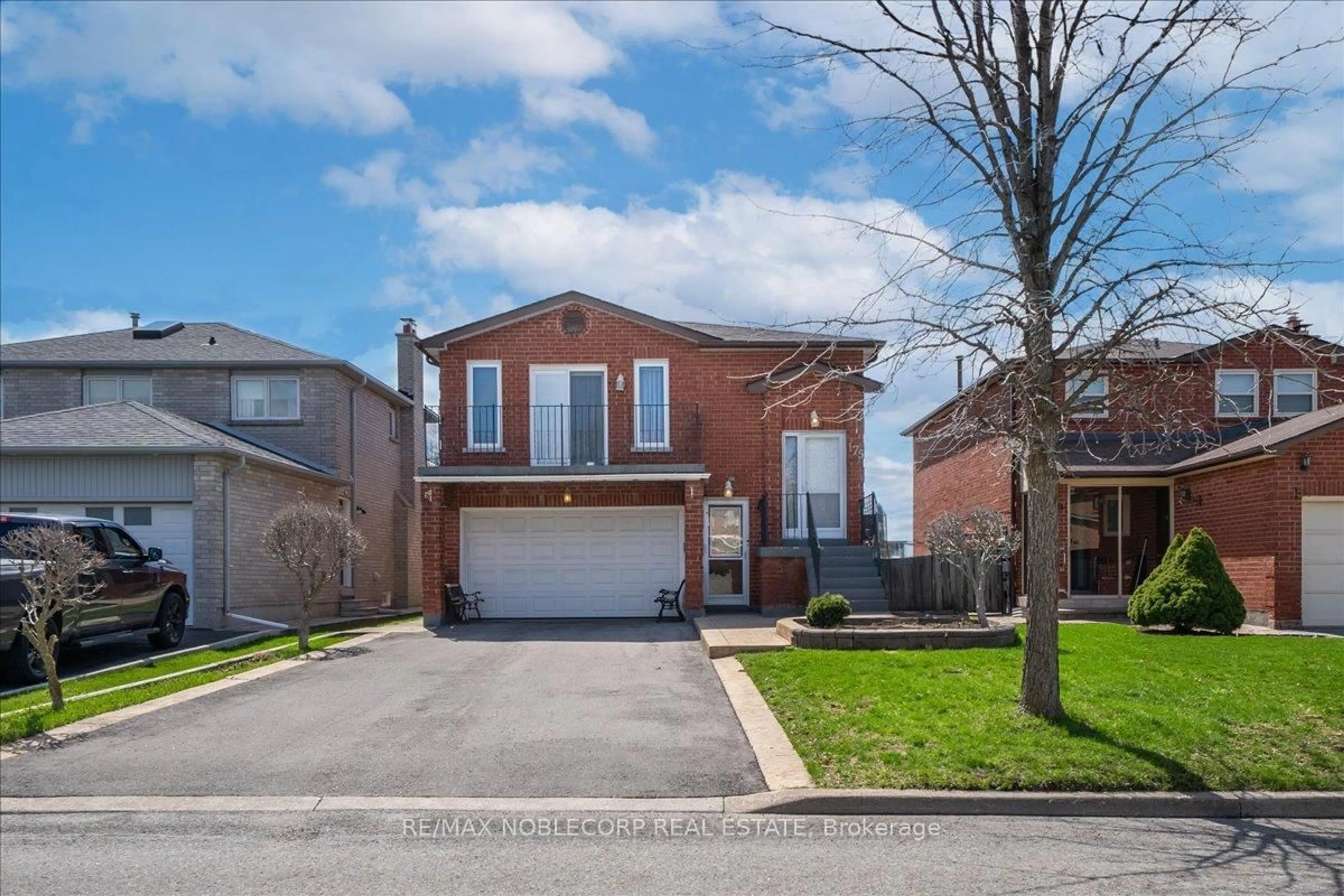 Home with brick exterior material, street for 175 Oliver Lane, Vaughan Ontario L6A 1A9