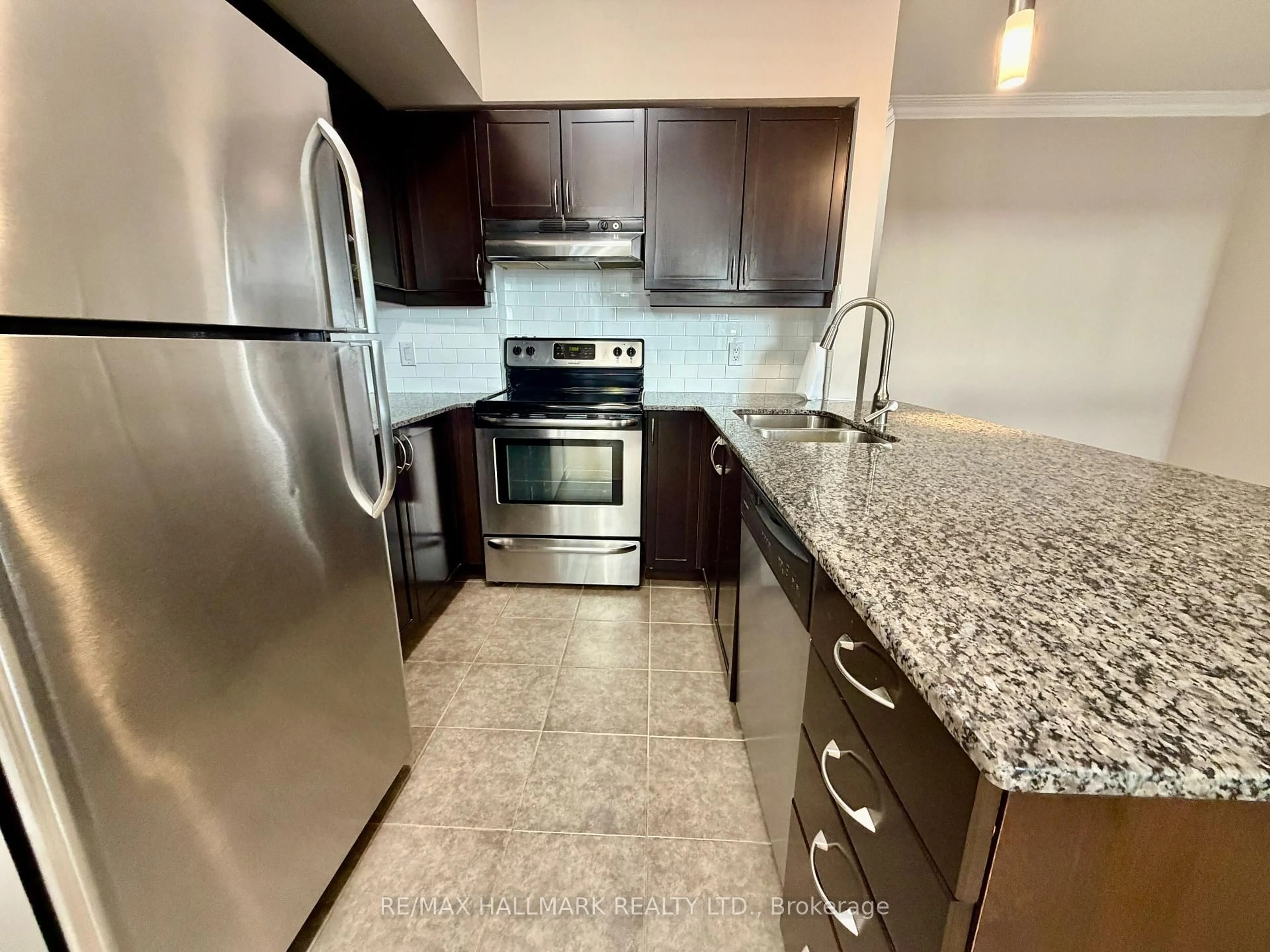 Standard kitchen, unknown for 7730 Kipling Ave #909, Vaughan Ontario L4L 1Y9