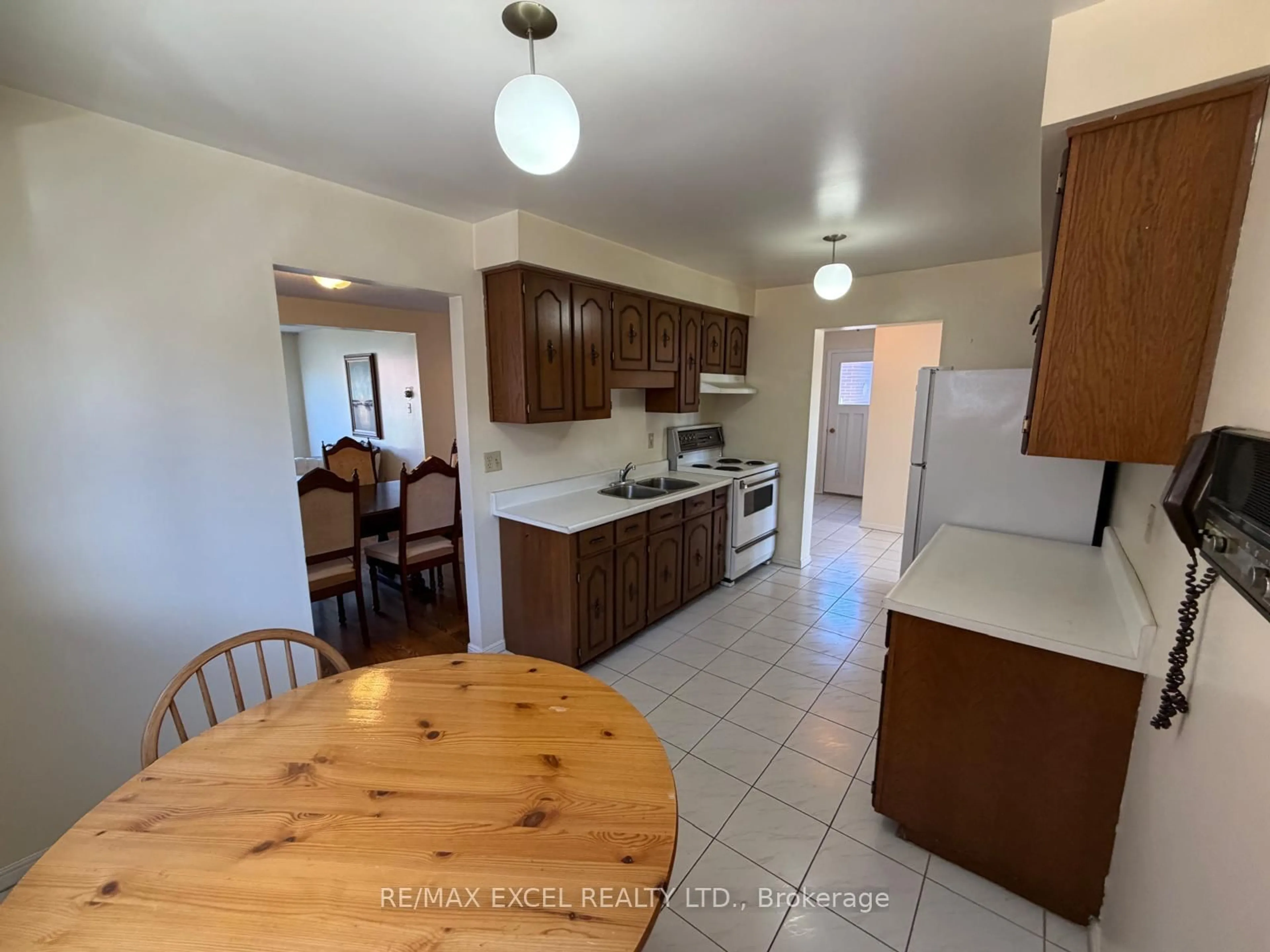 Standard kitchen, unknown for 94 Pepperell Cres, Markham Ontario L3R 3G8