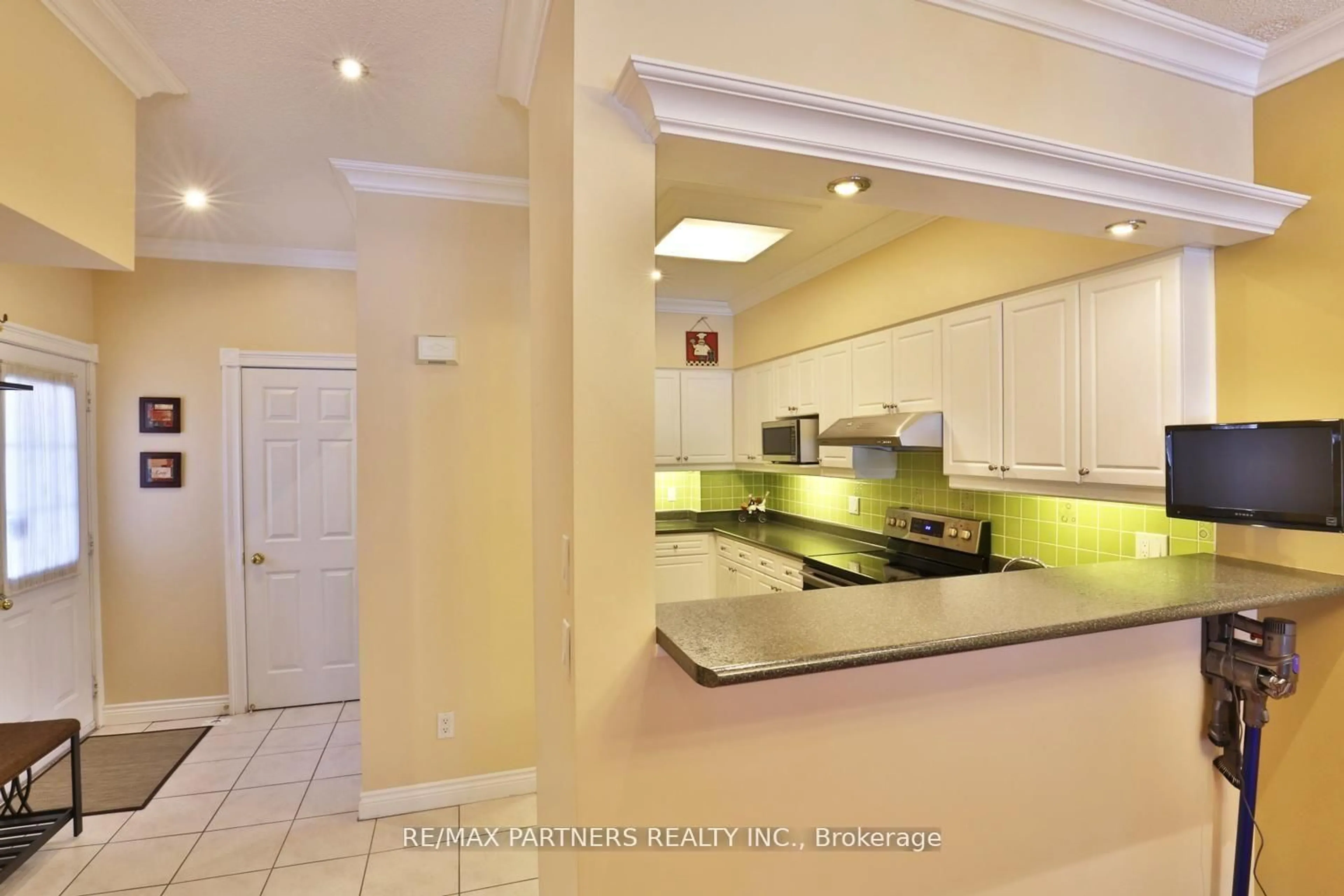 Open concept kitchen, ceramic/tile floor for 23 St Moritz Way #11, Markham Ontario L3R 4G4