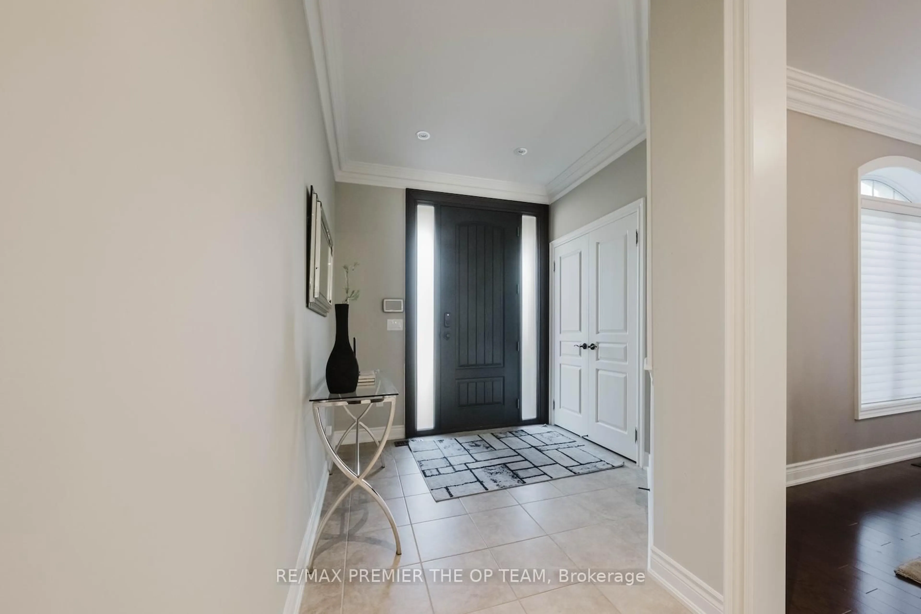 Indoor entryway for 226 Via Borghese St, Vaughan Ontario L4H 0Y6