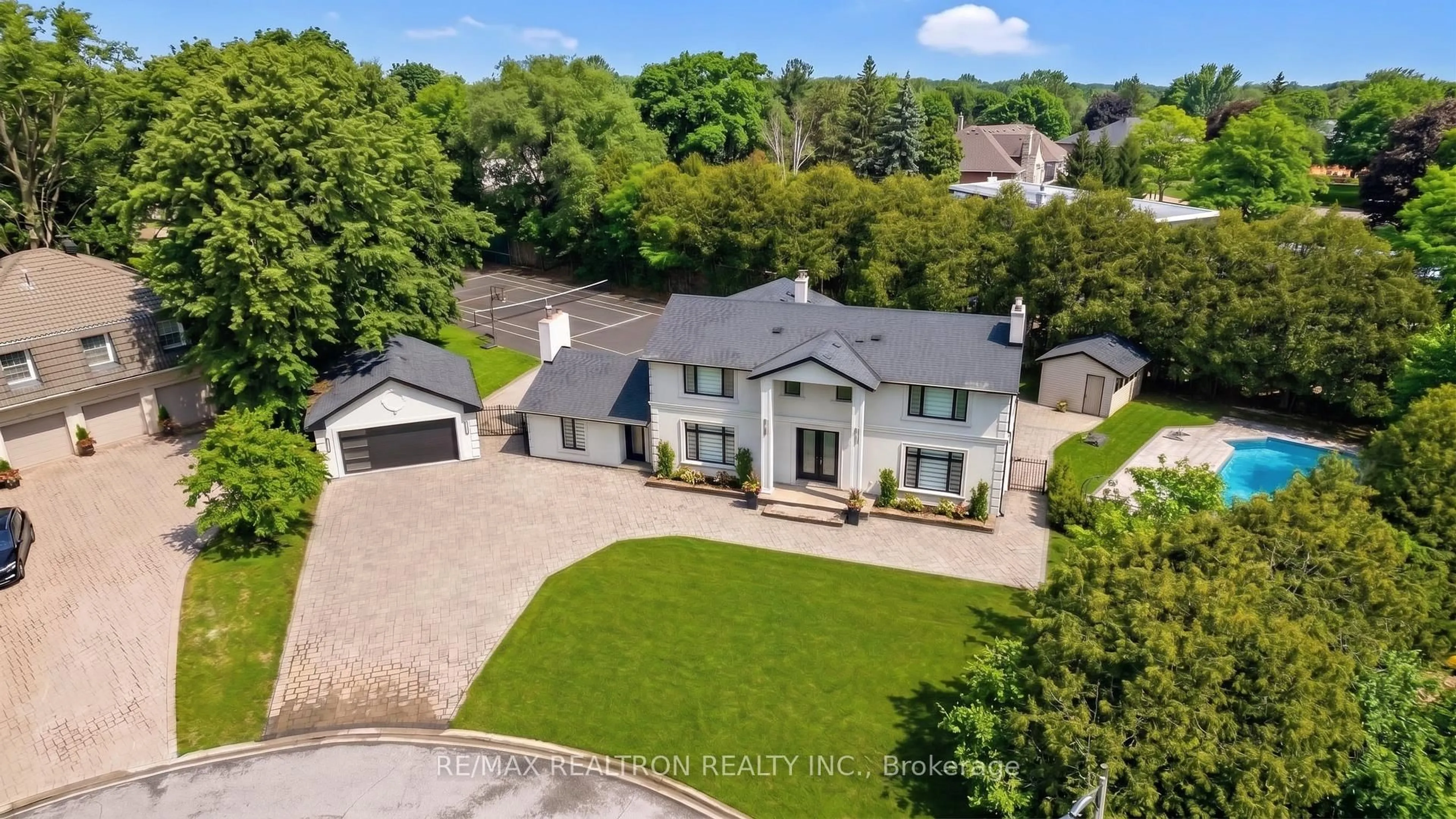 A pic from outside/outdoor area/front of a property/back of a property/a pic from drone, street for 3 Rosea Crt, Markham Ontario L3T 2V3