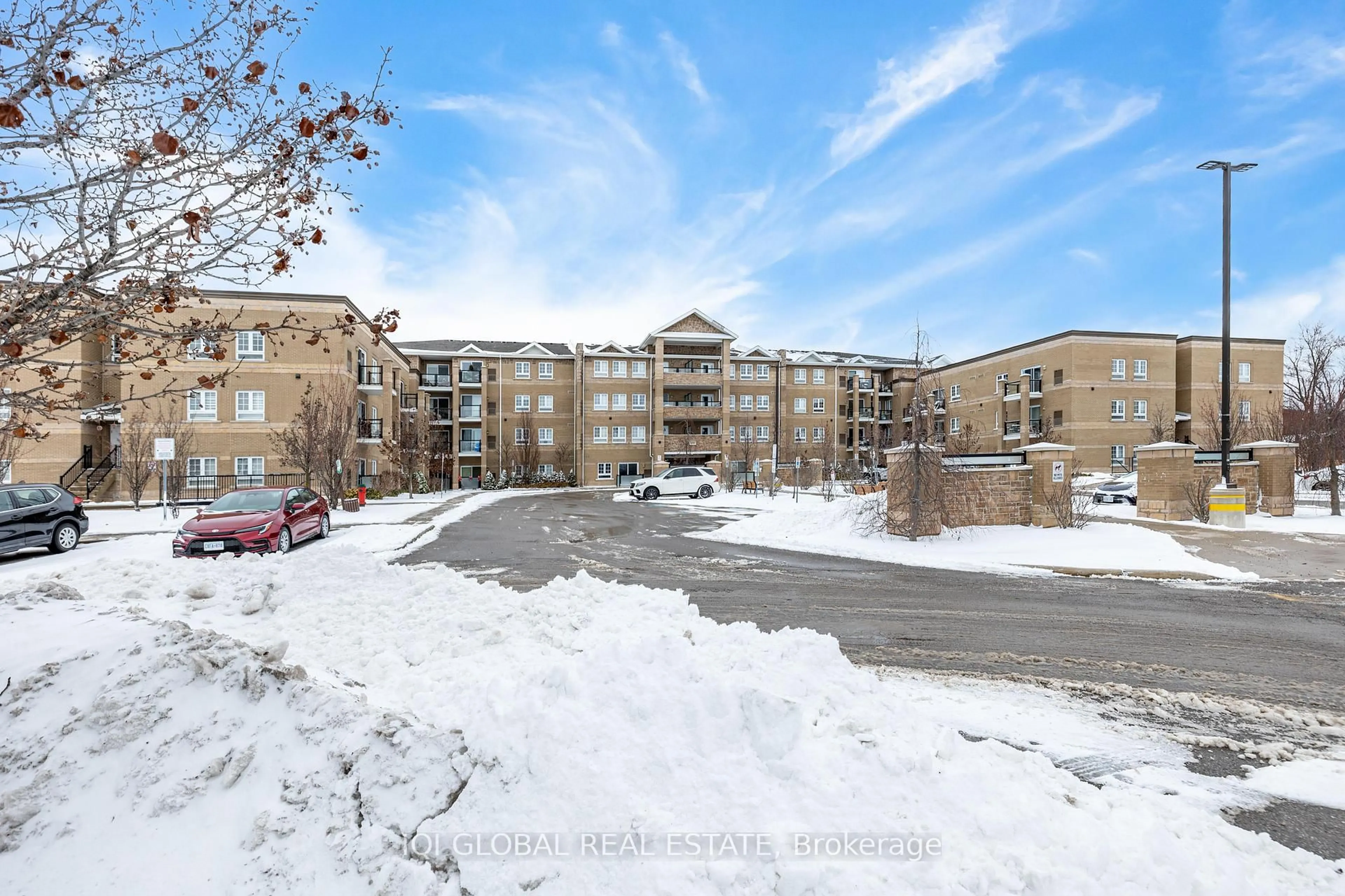 A pic from outside/outdoor area/front of a property/back of a property/a pic from drone, mountain view for 481 Rupert Ave #2205, Whitchurch-Stouffville Ontario L4A 1Y7