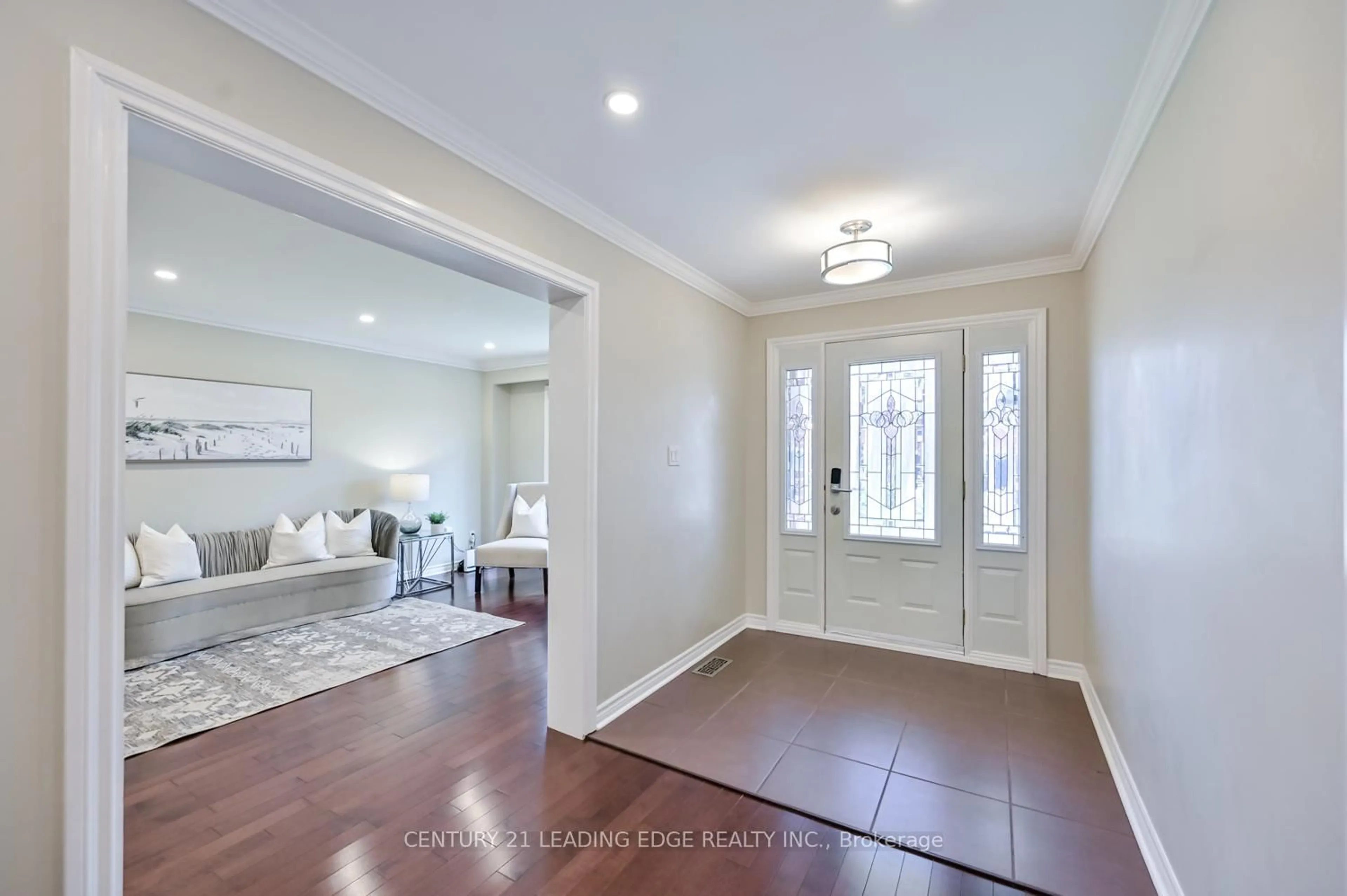 Indoor entryway for 31 Heisey Dr, Markham Ontario L3P 4P6