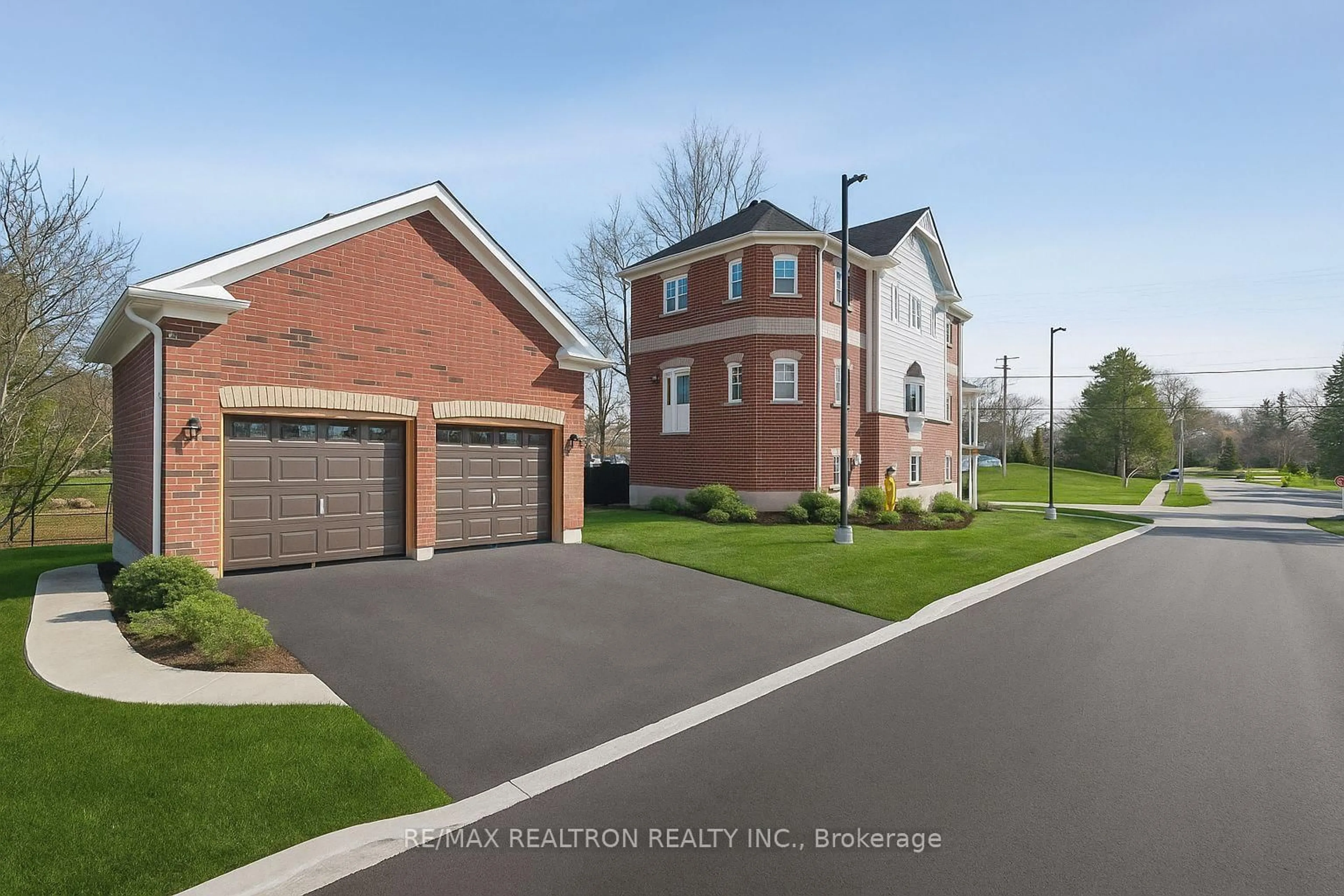 Home with brick exterior material, street for 2 Ravenscraig Pl, Innisfil Ontario L0L 1L0
