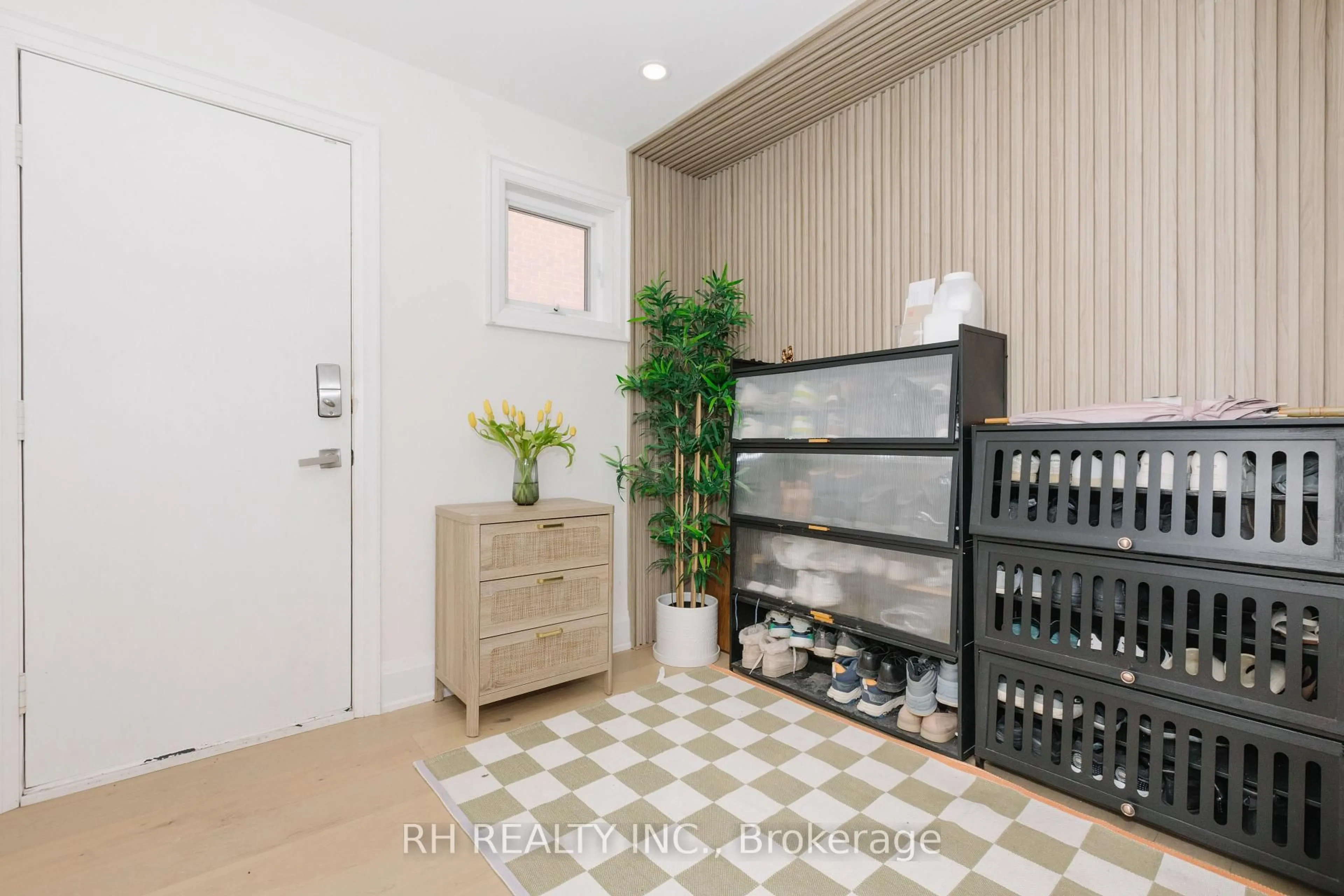 Indoor entryway for 85 Butterfield Cres, Vaughan Ontario L6A 1J4