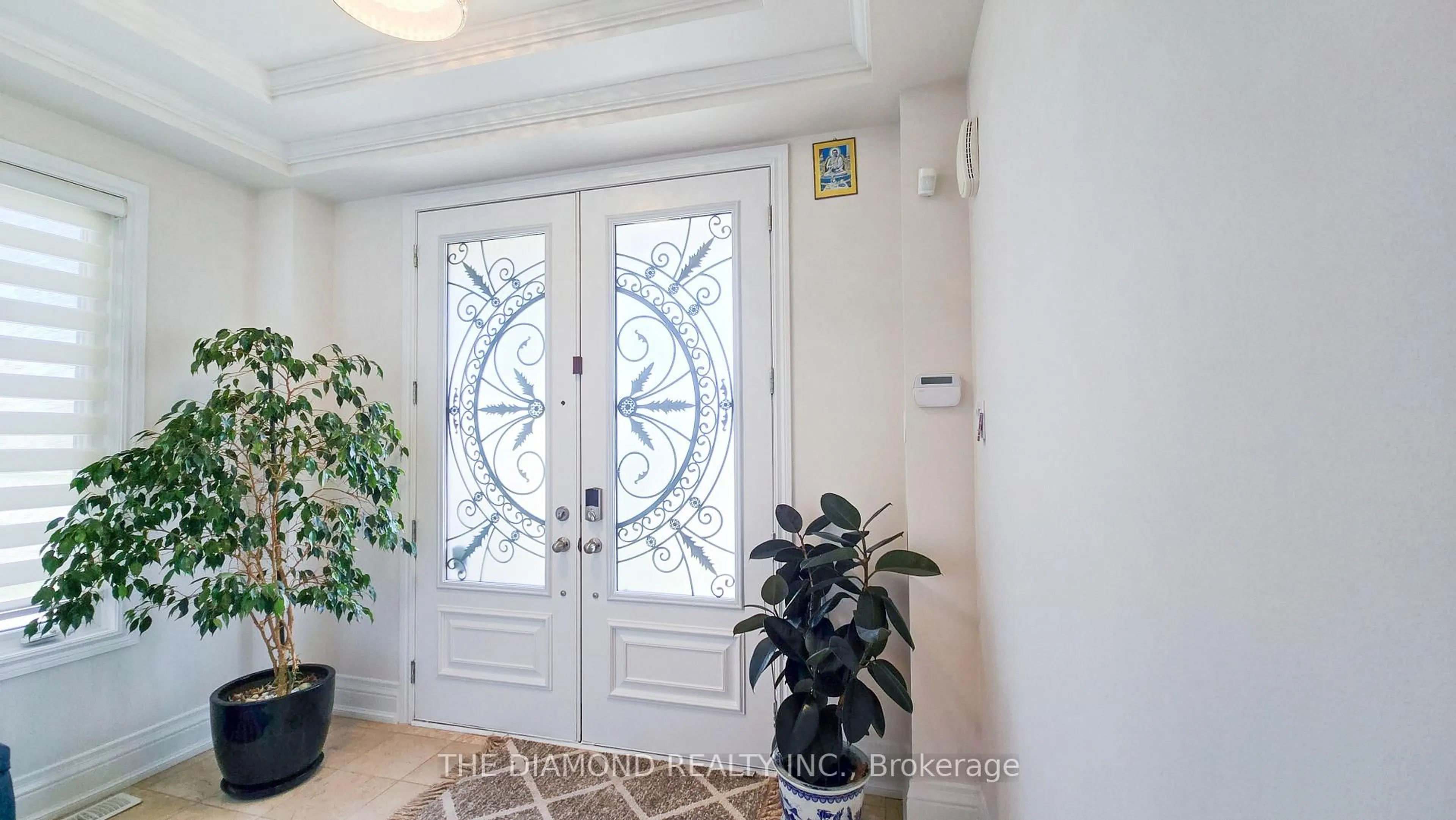 Indoor entryway for 114 Chatfield Dr, Vaughan Ontario L4H 0Z7
