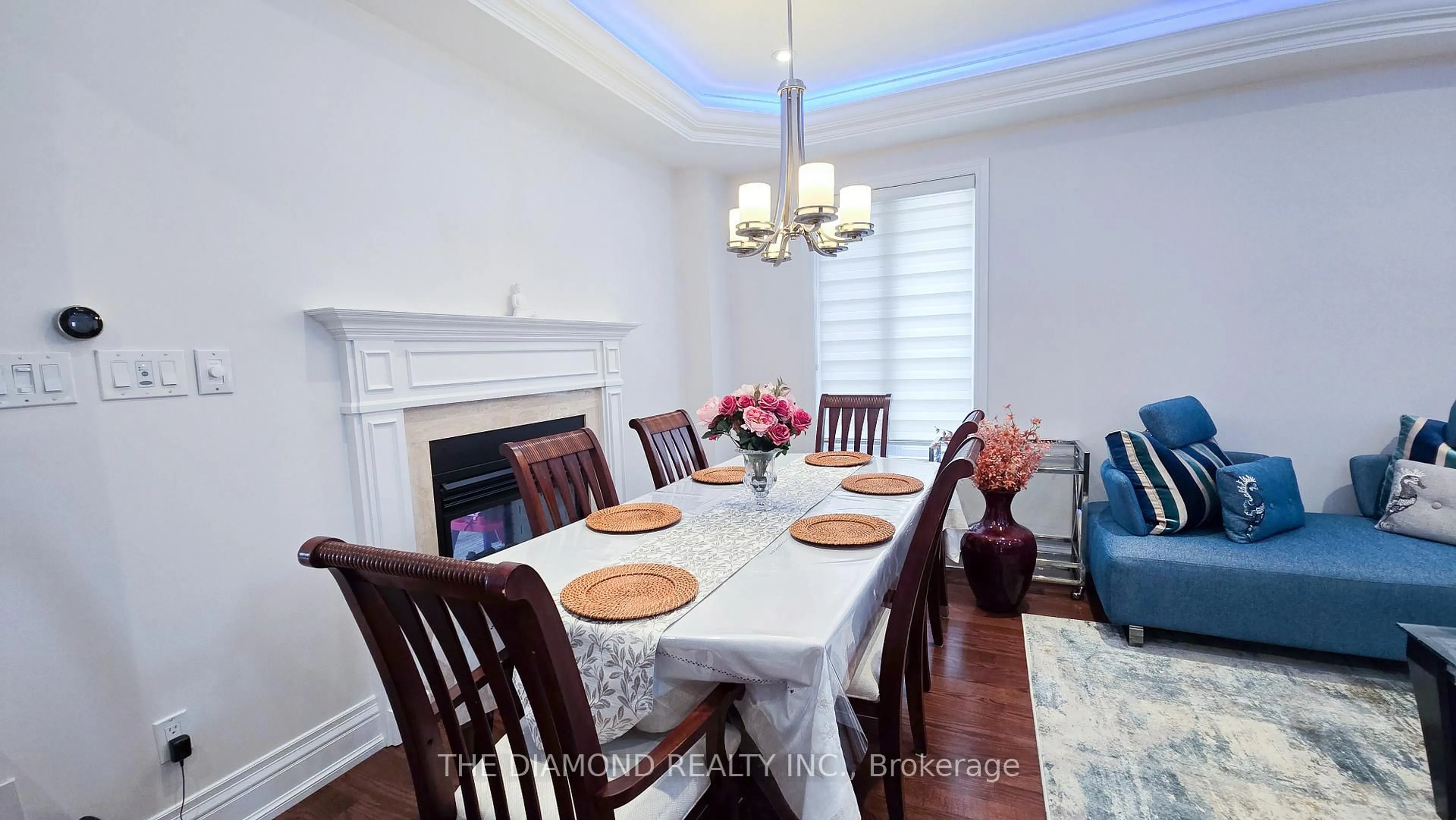 Dining room, wood/laminate floor for 114 Chatfield Dr, Vaughan Ontario L4H 0Z7