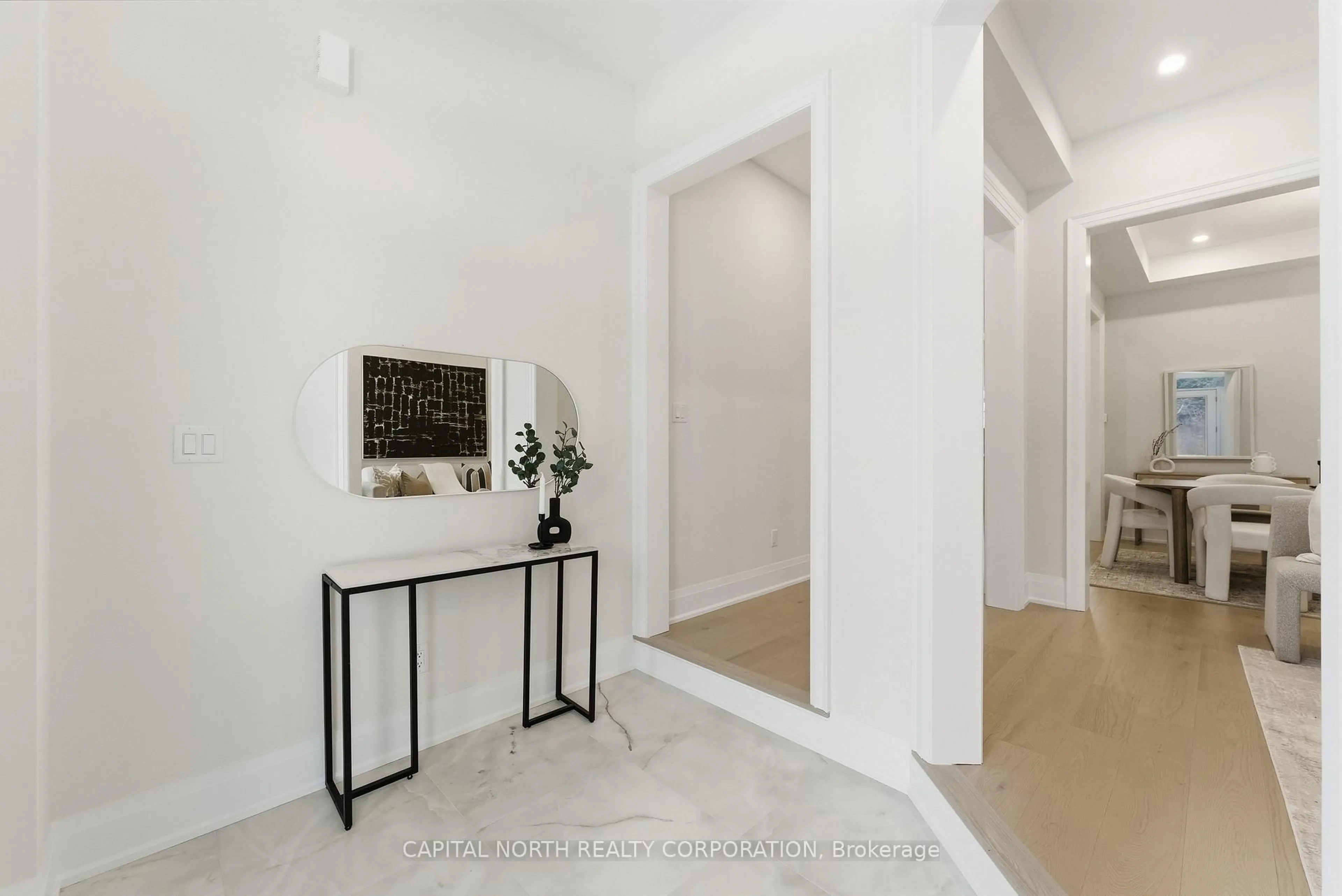 Indoor entryway for 11 Gianvito Cres, King Ontario L7B 0T2
