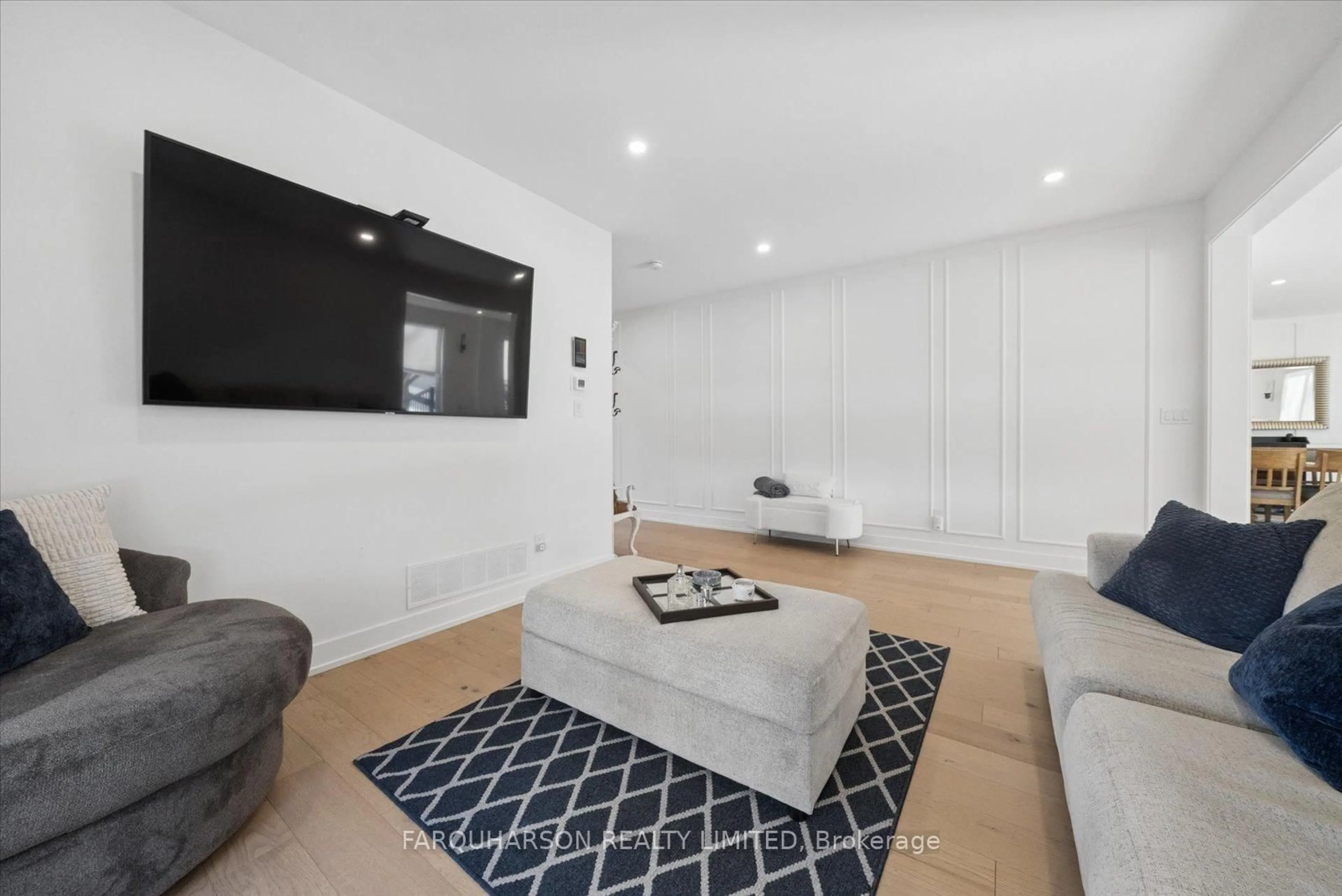 Home theater for 18 Victoria Dr, Uxbridge Ontario L9P 1G8