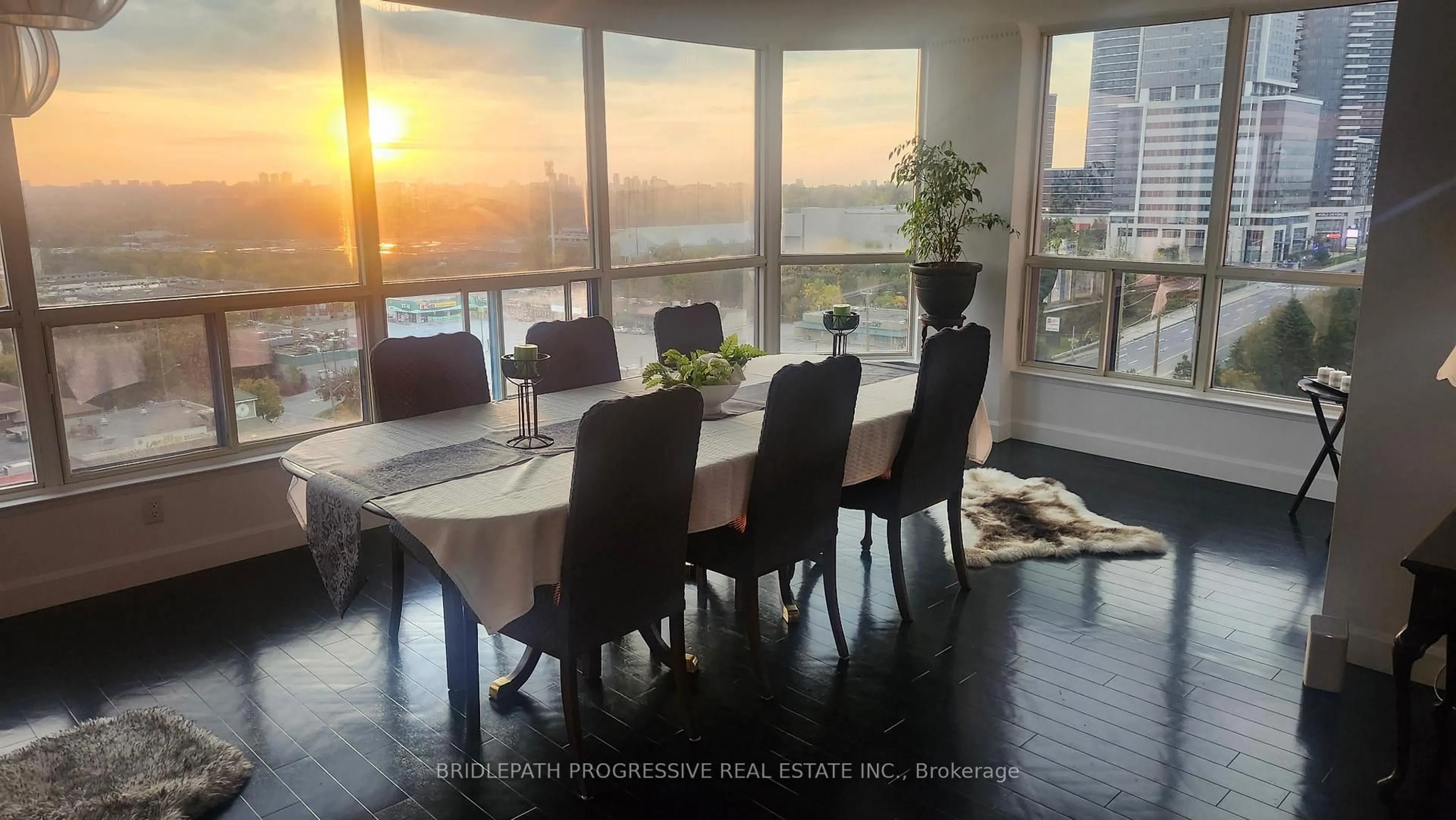 Dining room, wood/laminate floor for 7300 Yonge St #1505, Vaughan Ontario L4J 7Y5