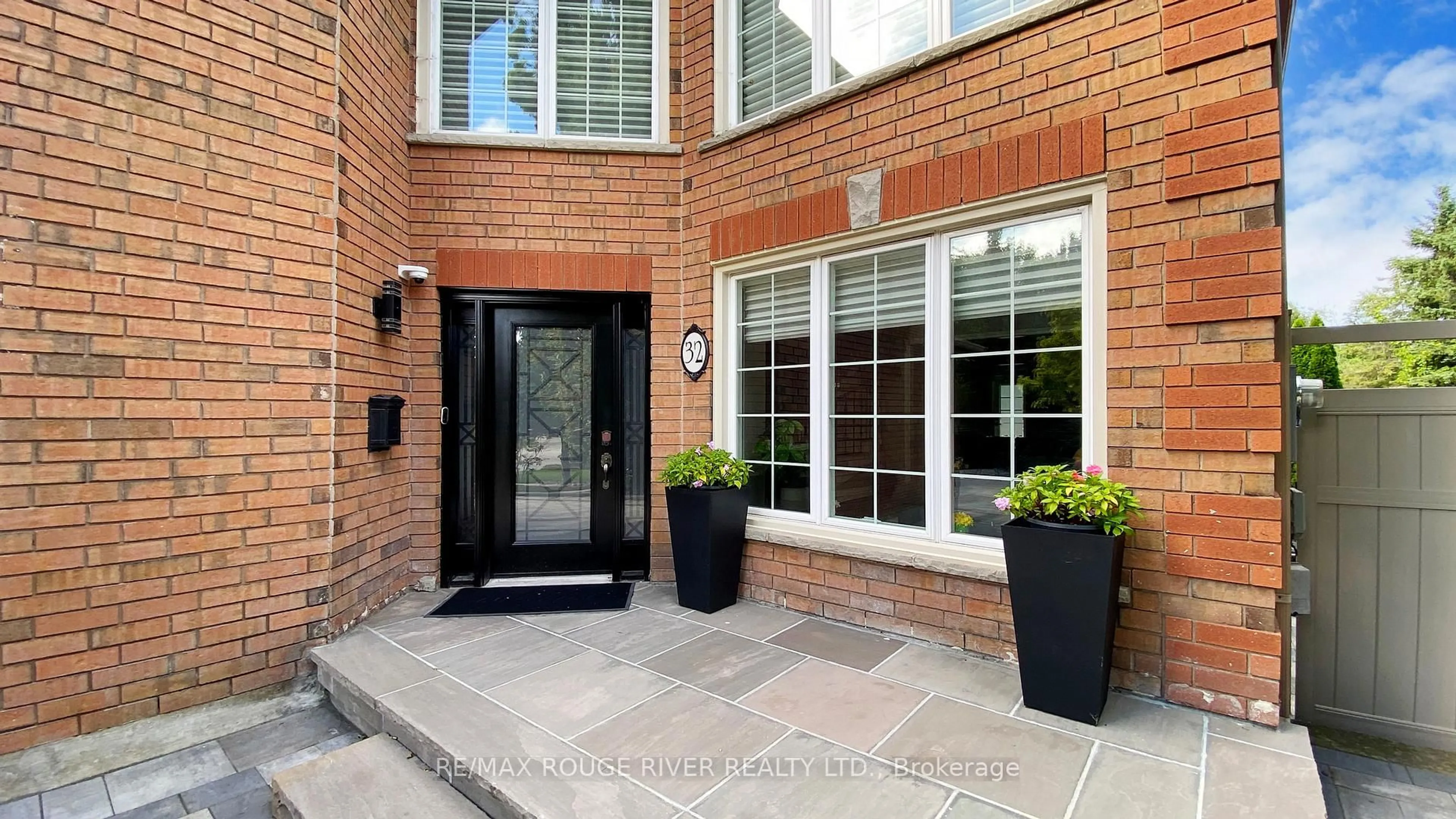 Unknown for 32 Dalmato Crt, Vaughan Ontario L4L 8X7