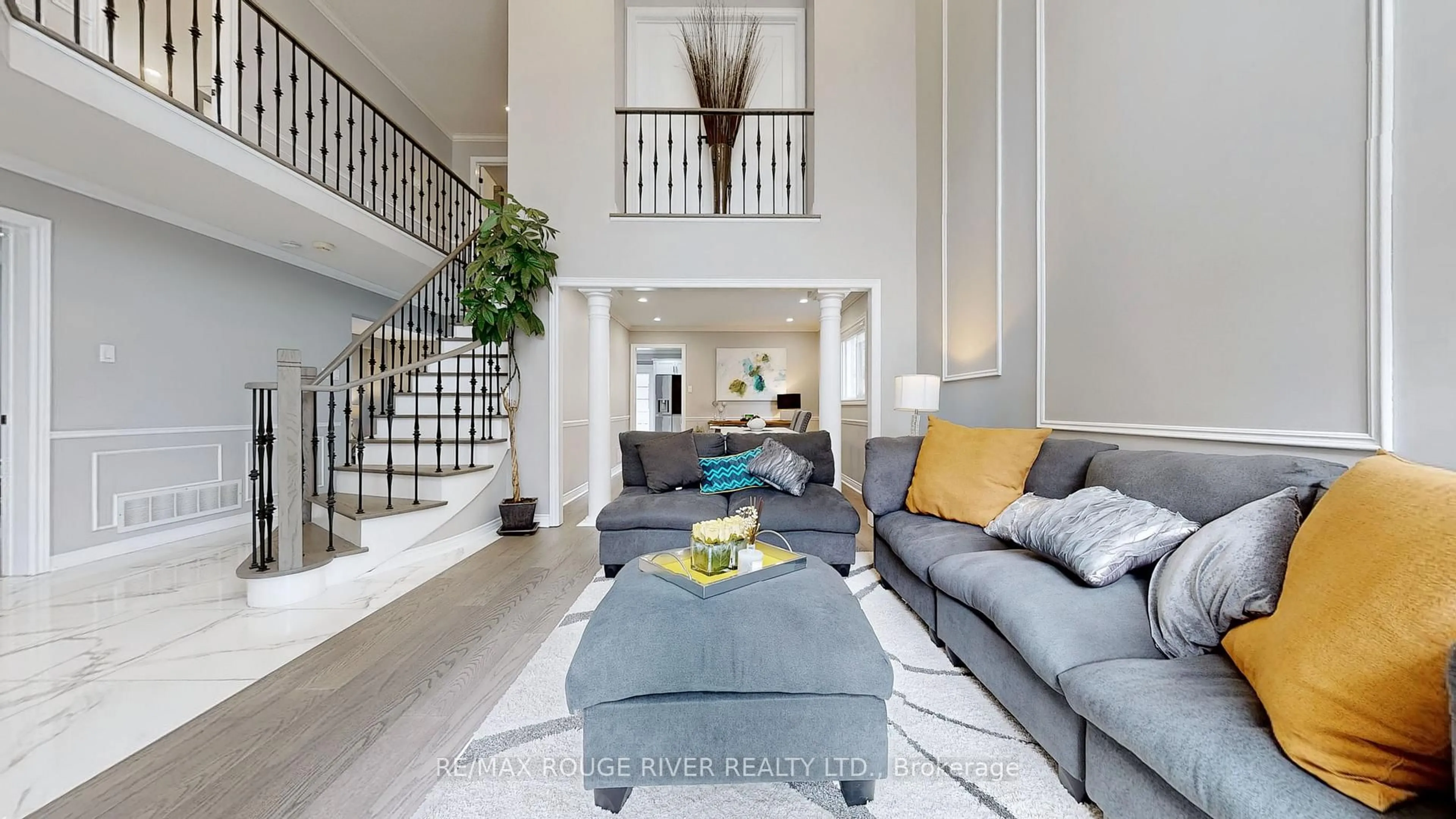 Living room with furniture, unknown for 32 Dalmato Crt, Vaughan Ontario L4L 8X7