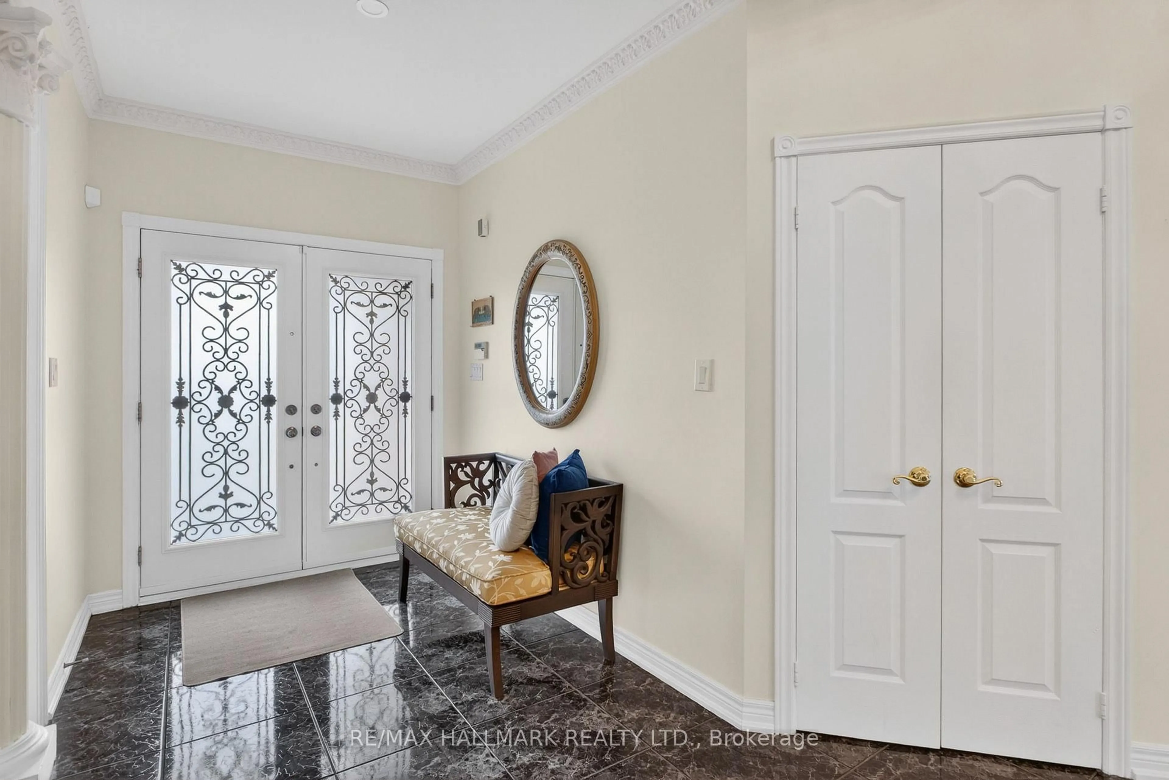 Indoor entryway for 53 Alpha Crt, Vaughan Ontario L4L 8Y2