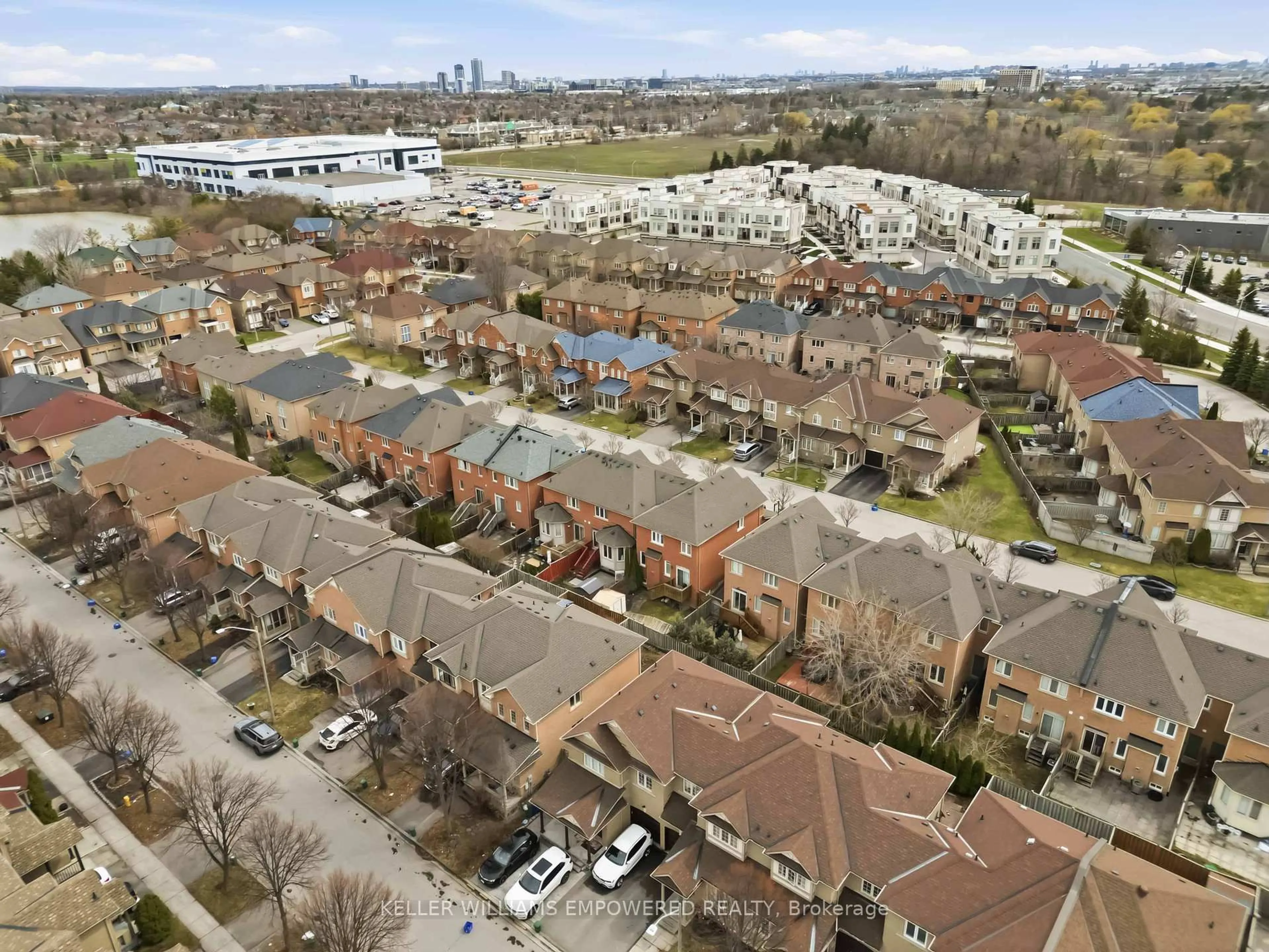 A pic from outside/outdoor area/front of a property/back of a property/a pic from drone, city buildings view from balcony for 121 Hopecrest Rd, Markham Ontario L6C 2V7