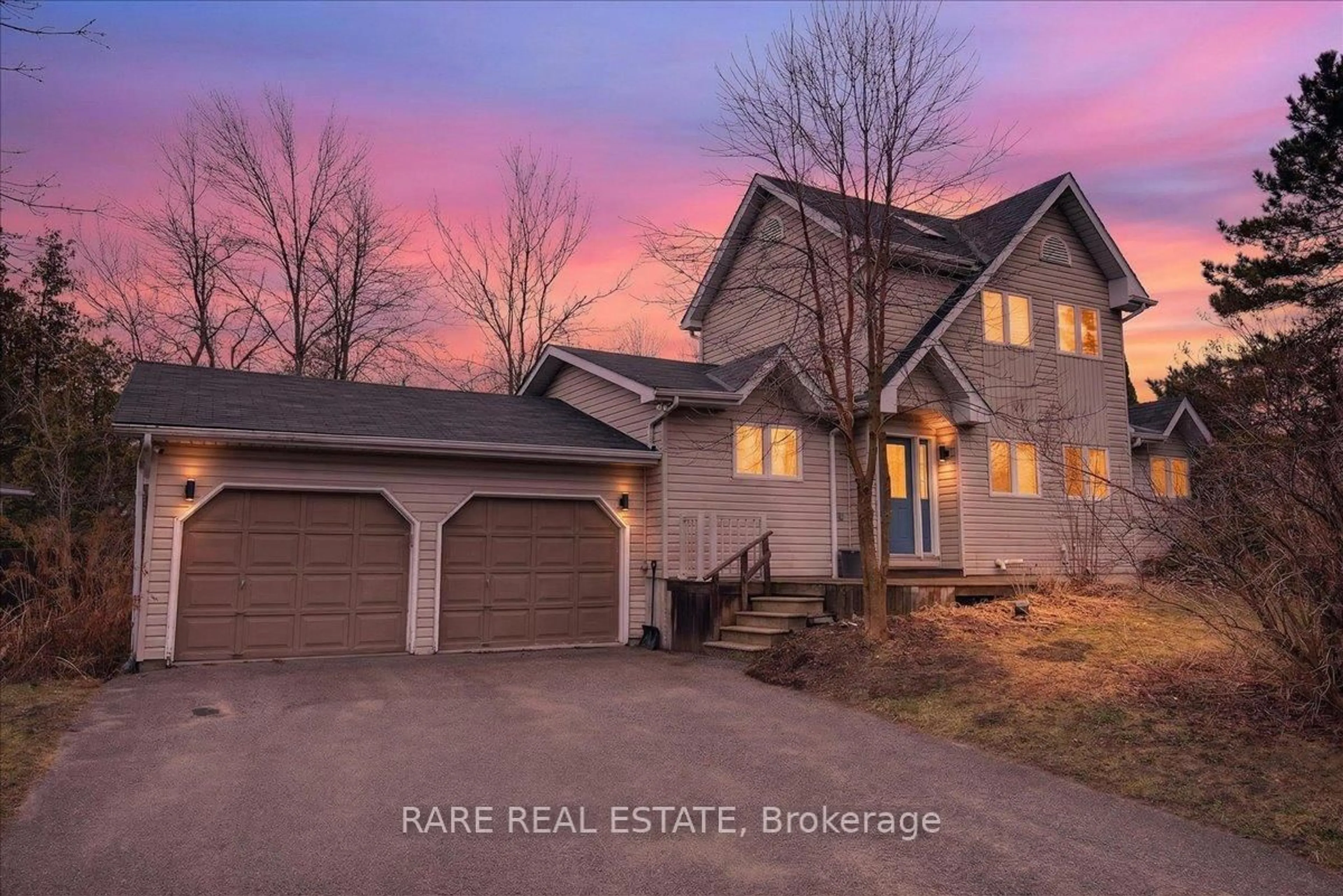 A pic from outside/outdoor area/front of a property/back of a property/a pic from drone, unknown for 3794 East St, Innisfil Ontario L9S 2L9