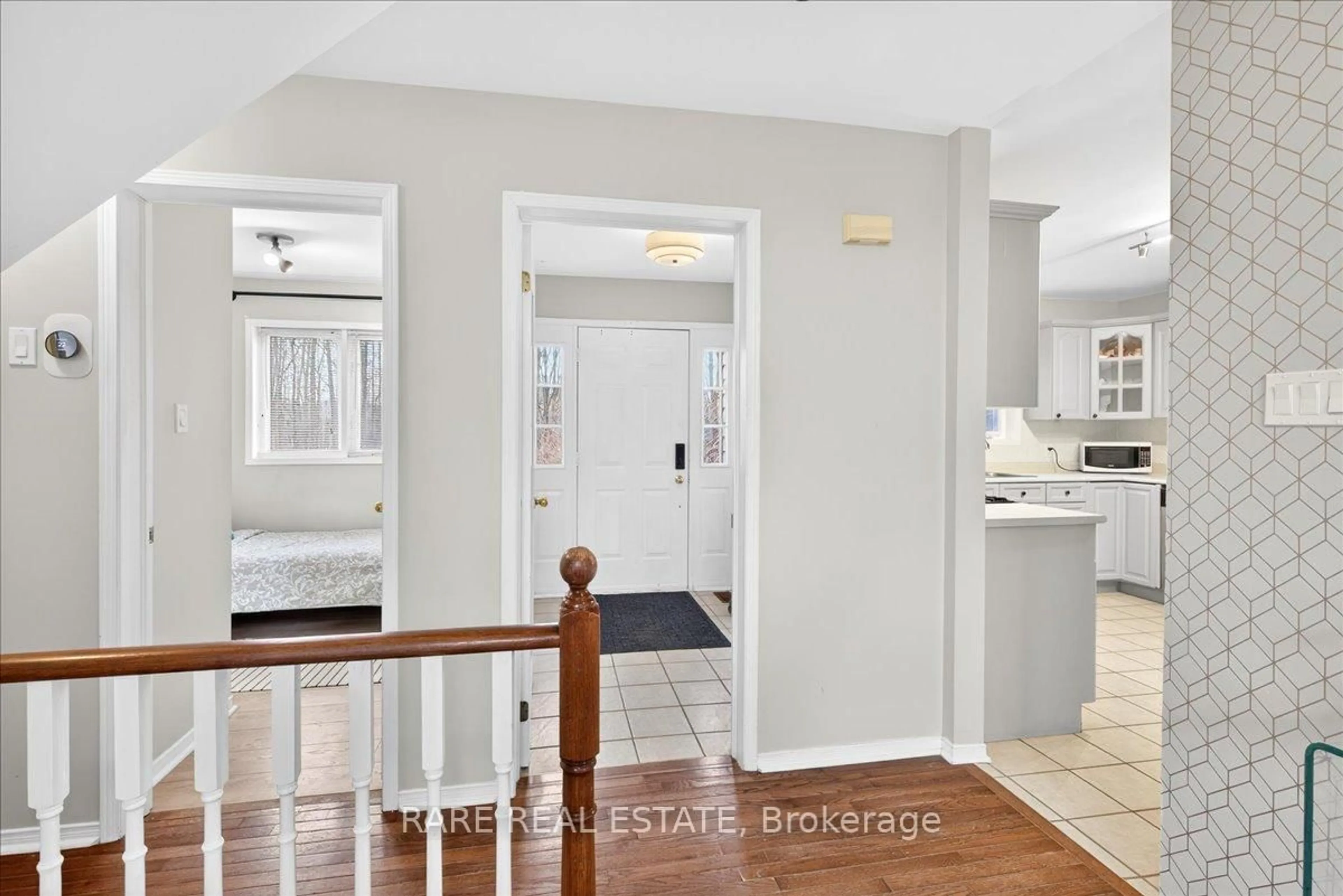 Indoor entryway for 3794 East St, Innisfil Ontario L9S 2L9