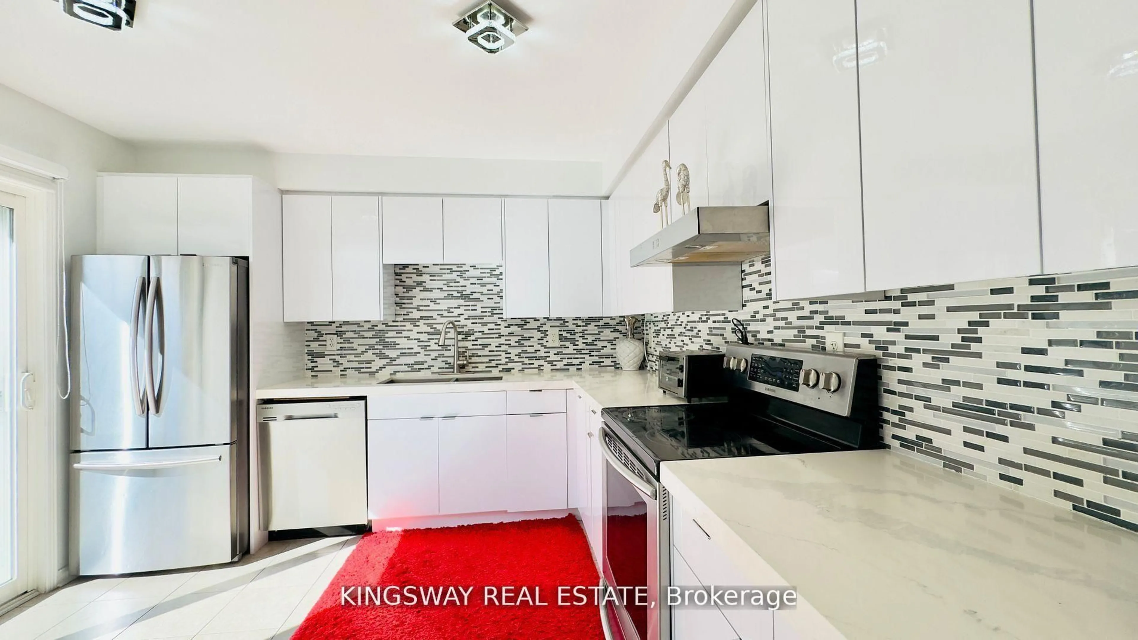 Unknown for 164 Gail Parks Cres, Newmarket Ontario L3X 3C1