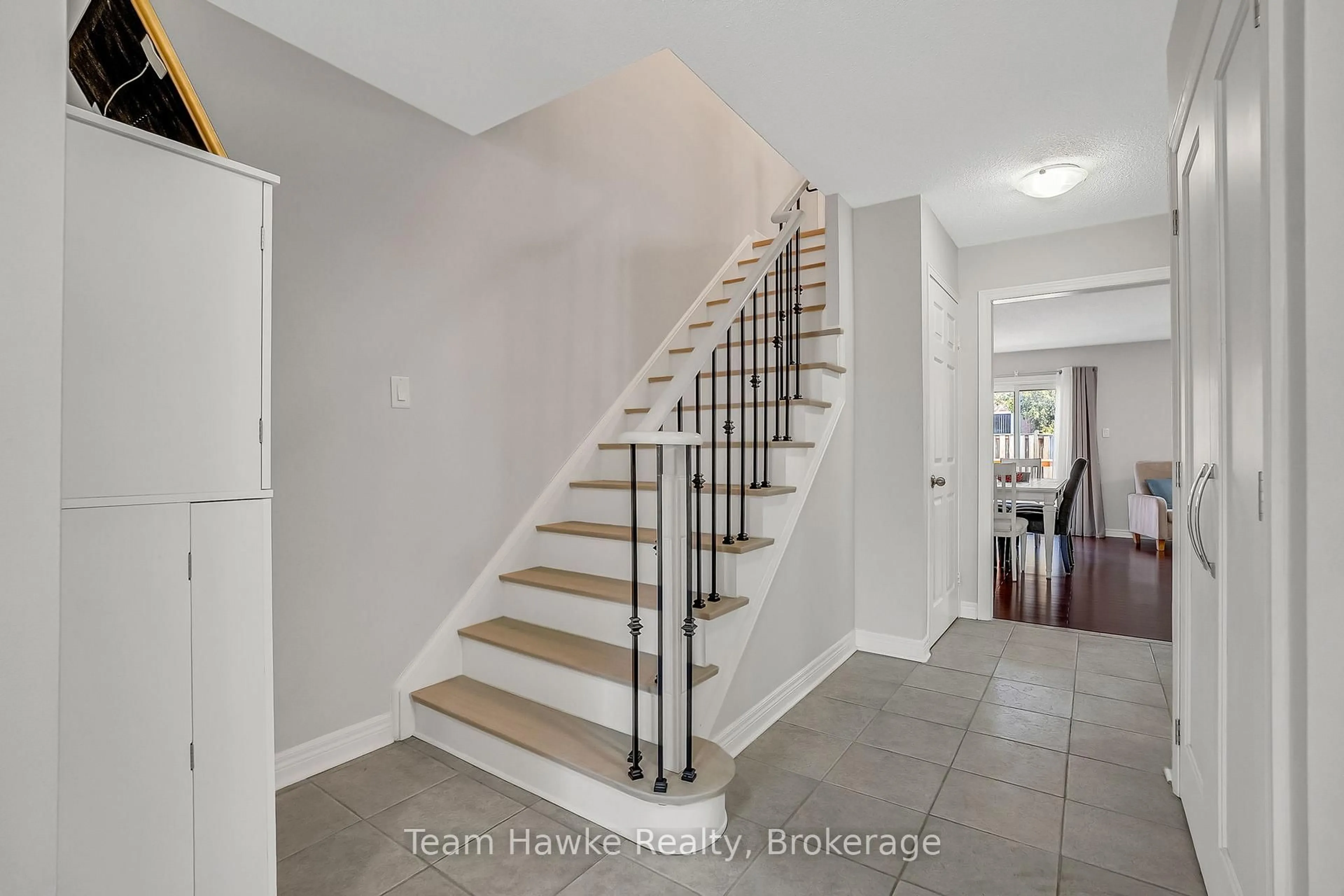 Indoor entryway for 15 White Blvd, Vaughan Ontario L4J 5Z4