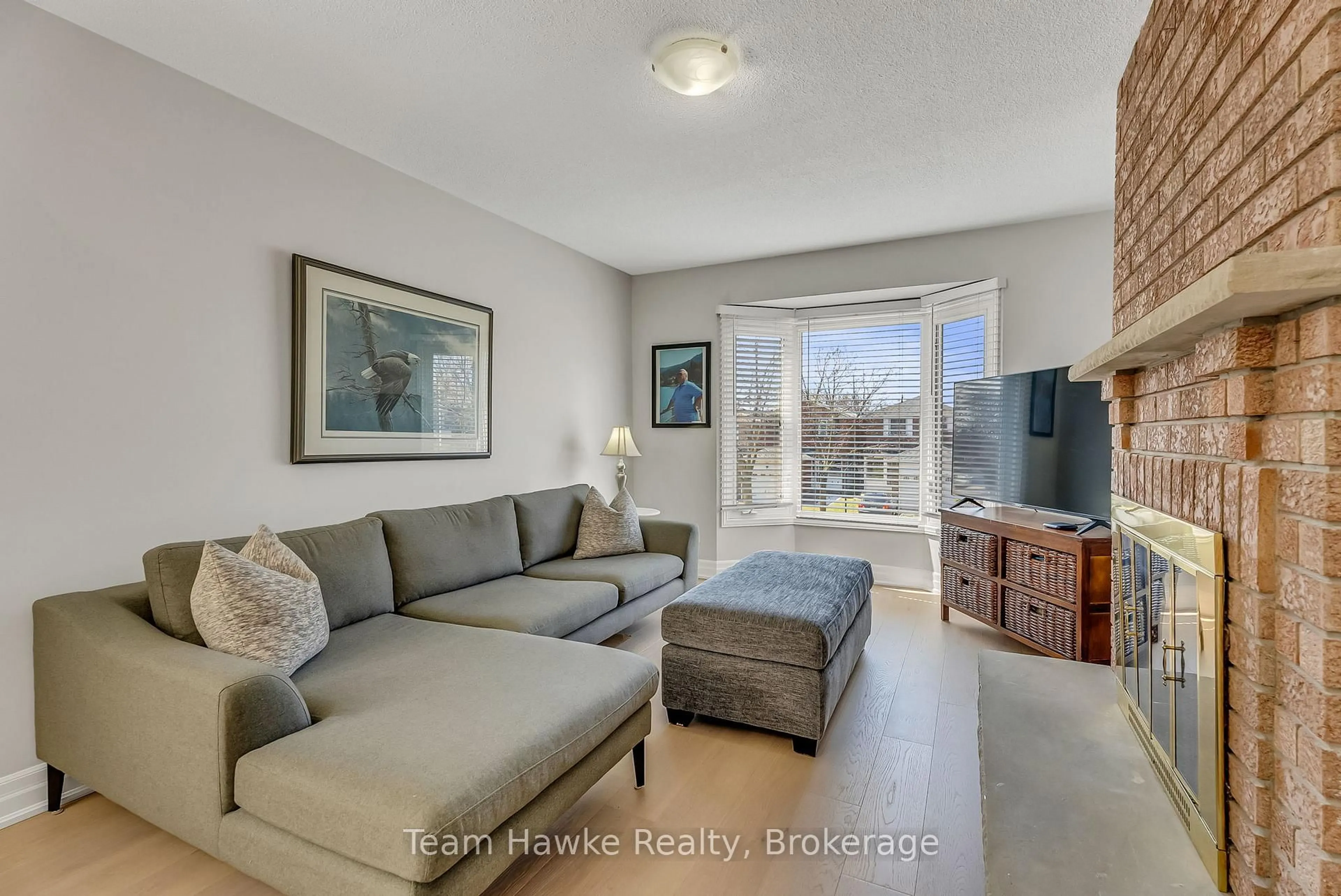 Living room with furniture, unknown for 15 White Blvd, Vaughan Ontario L4J 5Z4