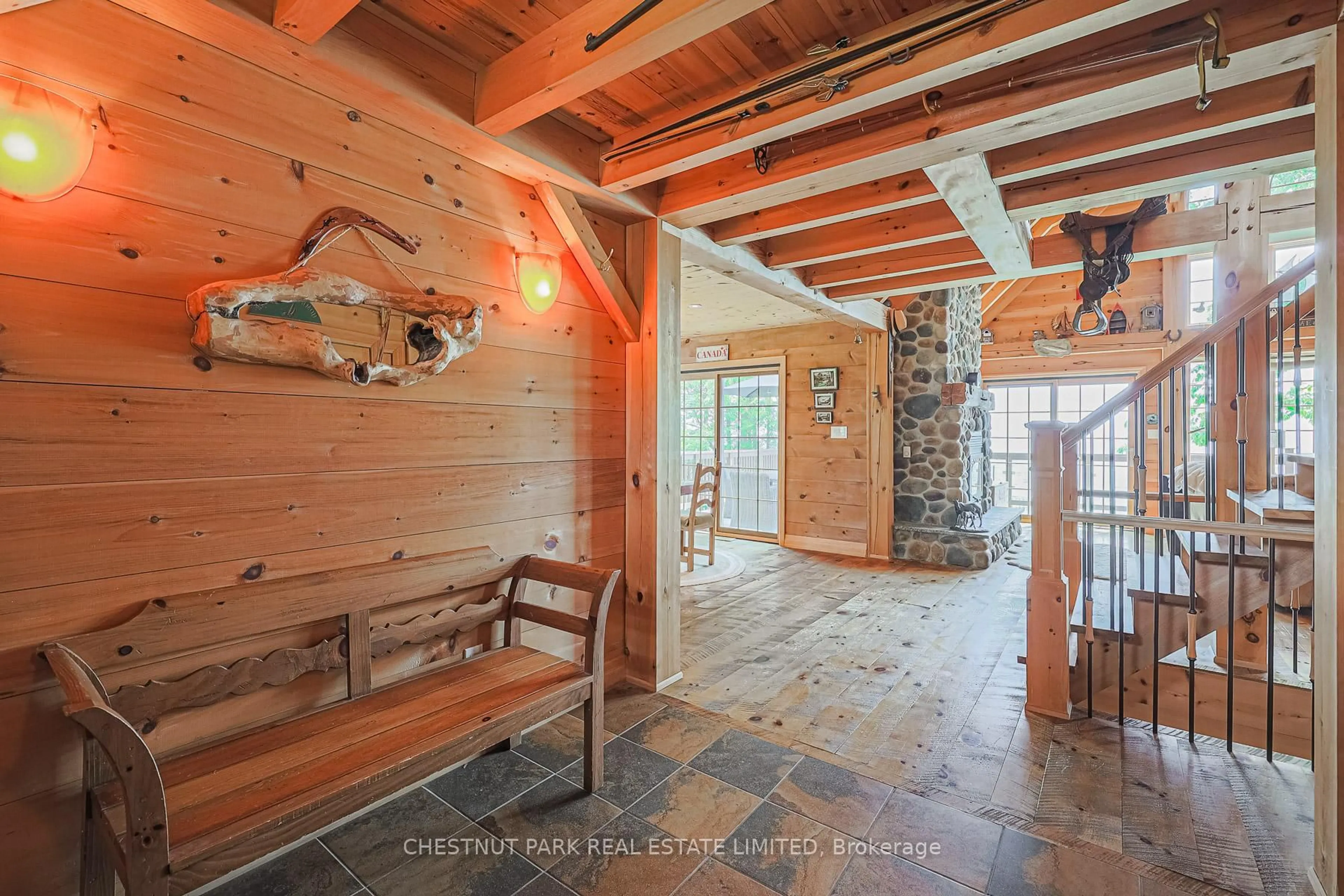 Indoor entryway for 3531 Crescent Harbour Rd, Innisfil Ontario L9S 2Y7