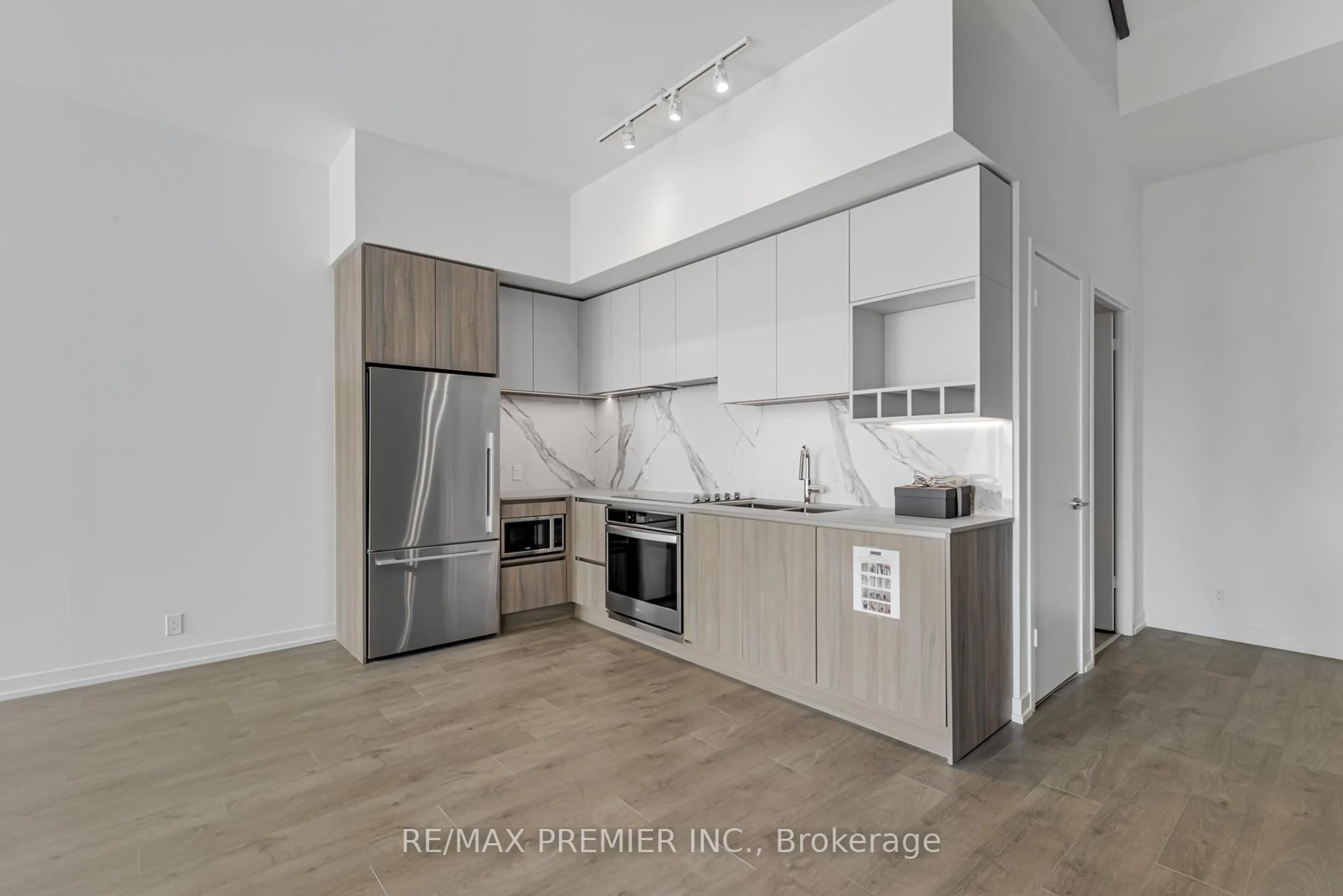 Open concept kitchen, unknown for 7 Buttermill Ave #TH17, Vaughan Ontario L4K 0M5