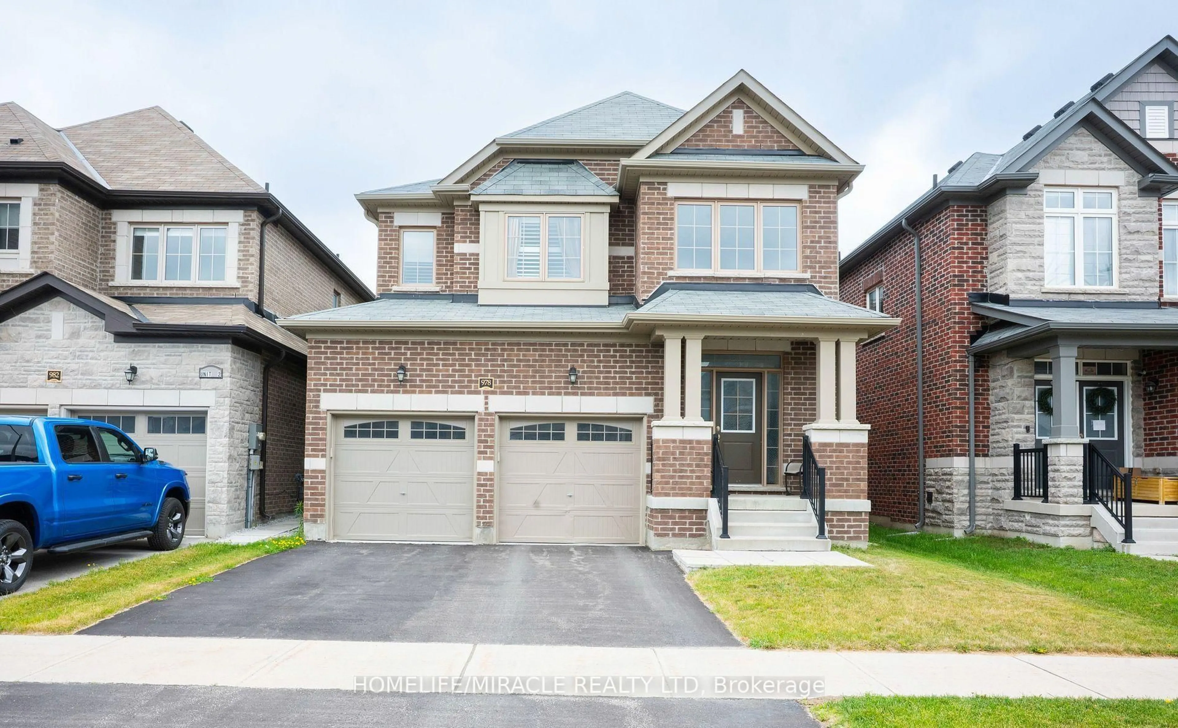 Home with brick exterior material, street for 978 Barton Way, Innisfil Ontario L9S 0N5
