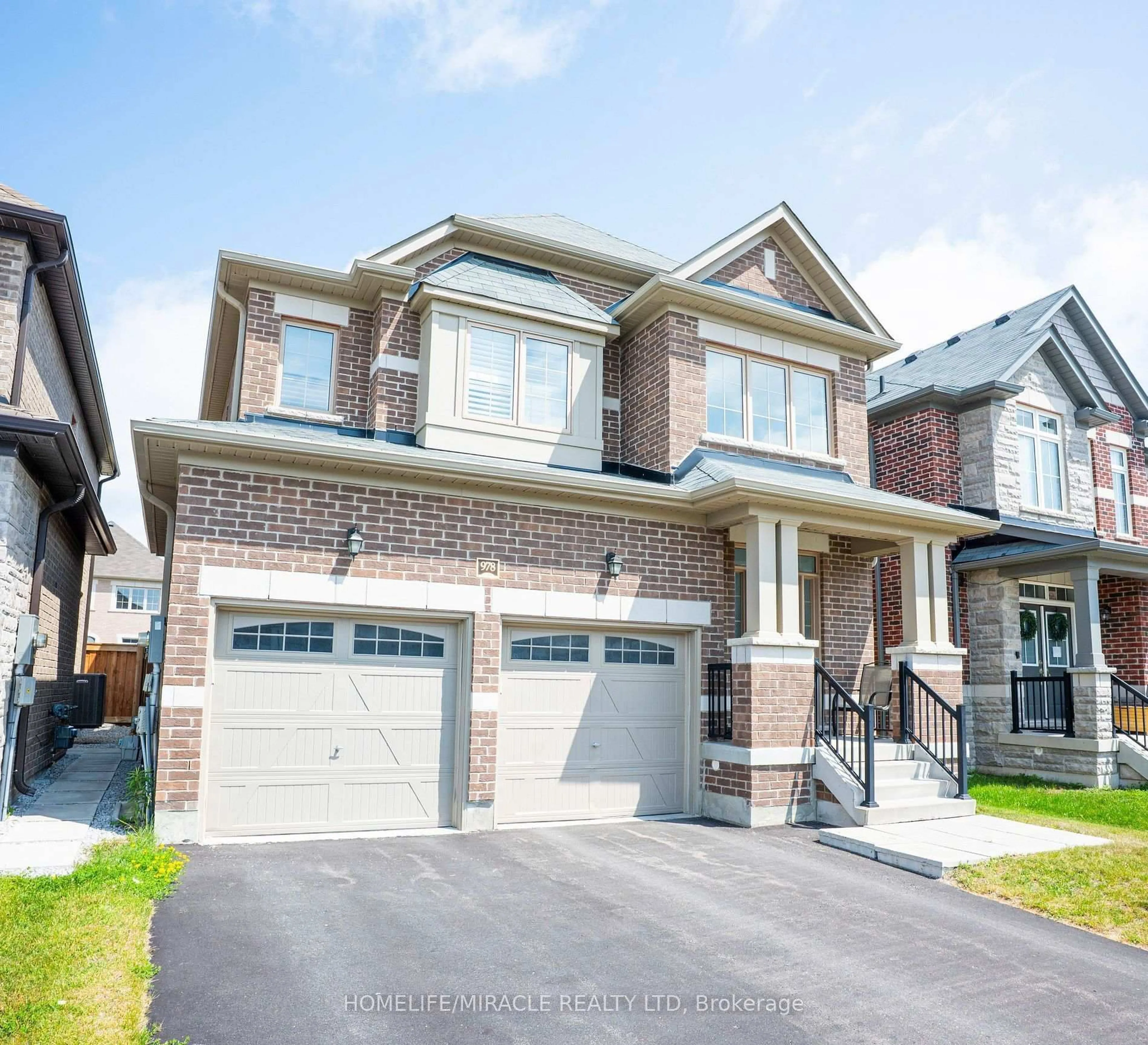 Home with brick exterior material, street for 978 Barton Way, Innisfil Ontario L9S 0N5