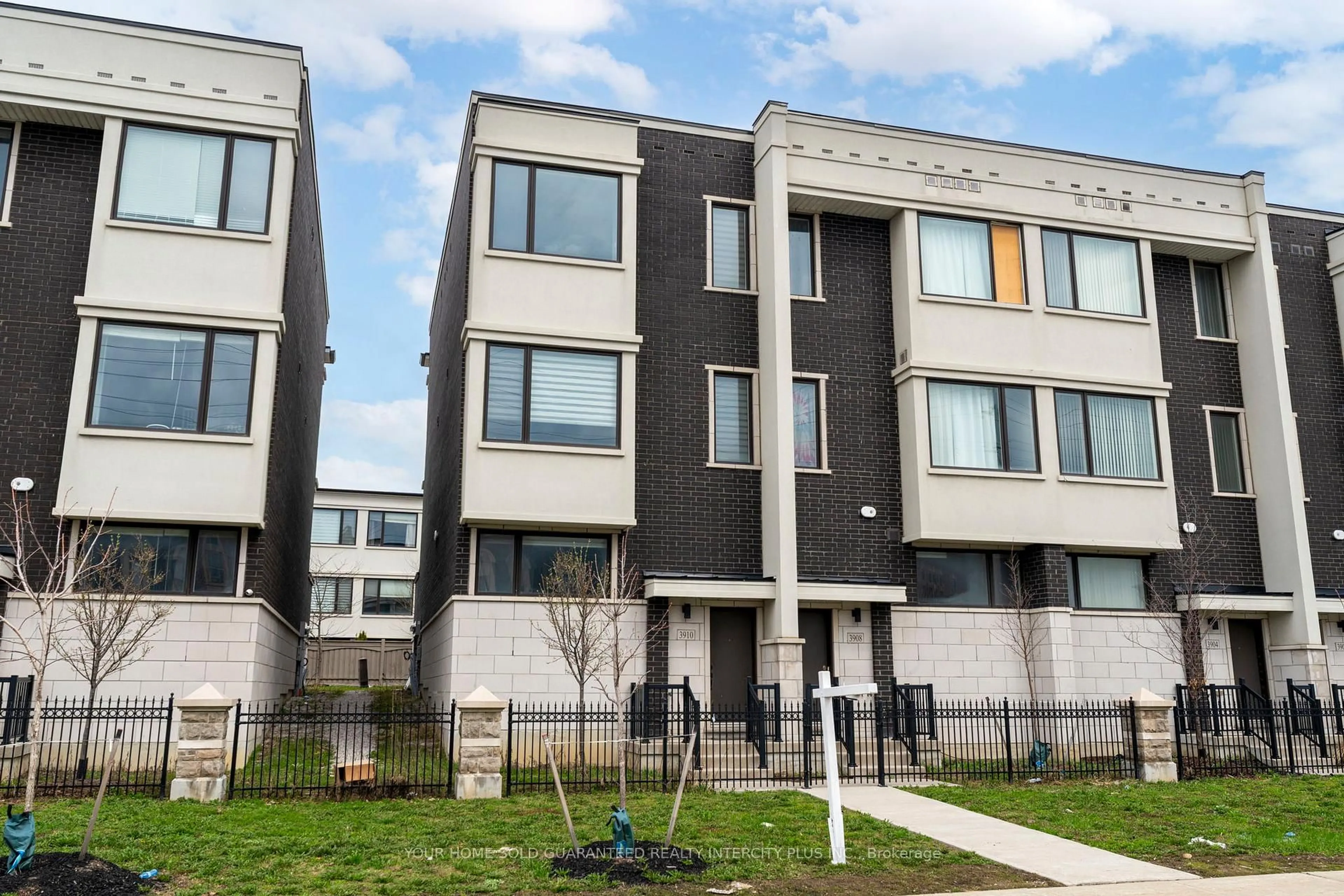 Unknown for 3910 Major Mackenzie Dr, Vaughan Ontario L4H 4R2