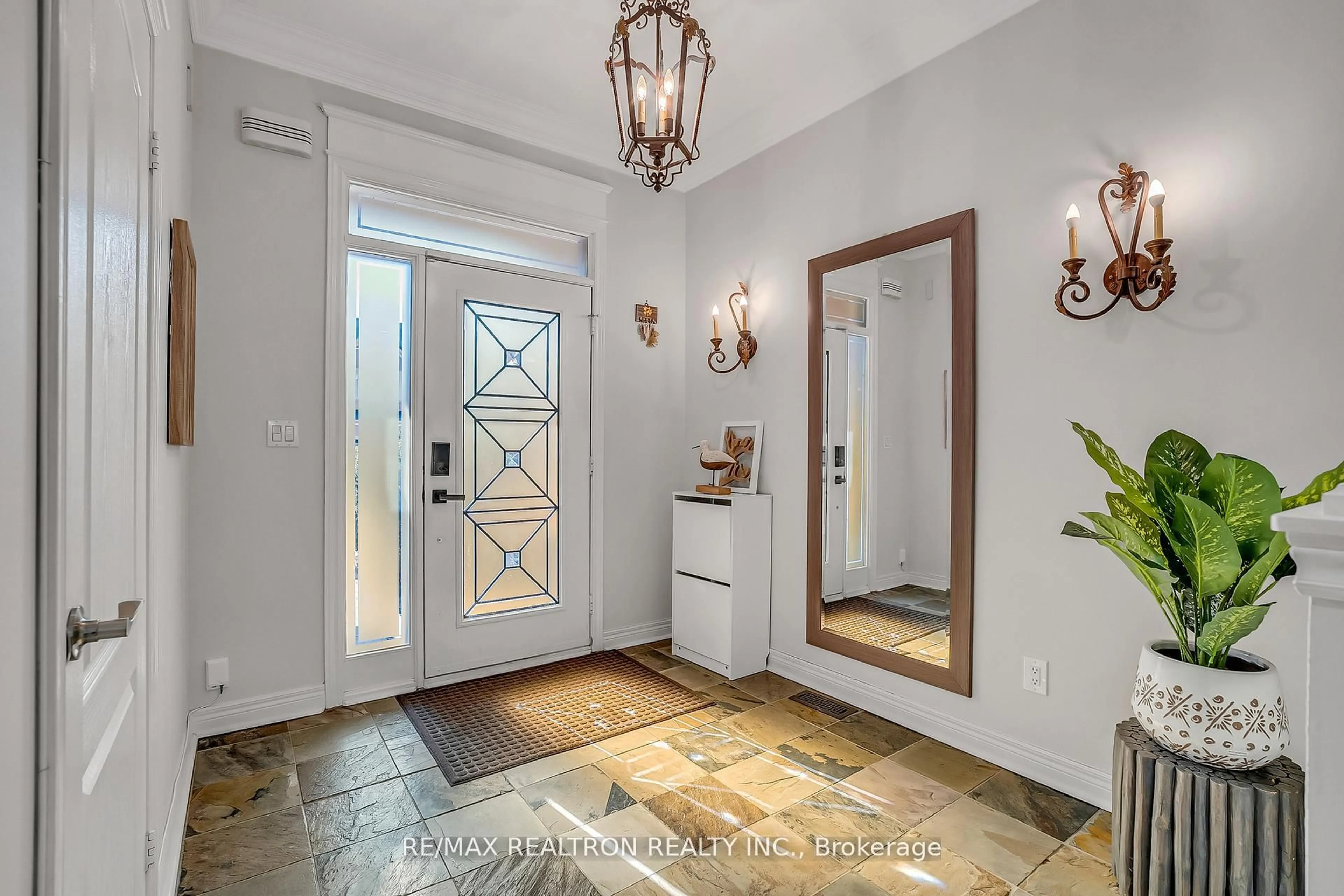 Indoor entryway for 25 Kingsbridge Circ, Vaughan Ontario L4J 8N8