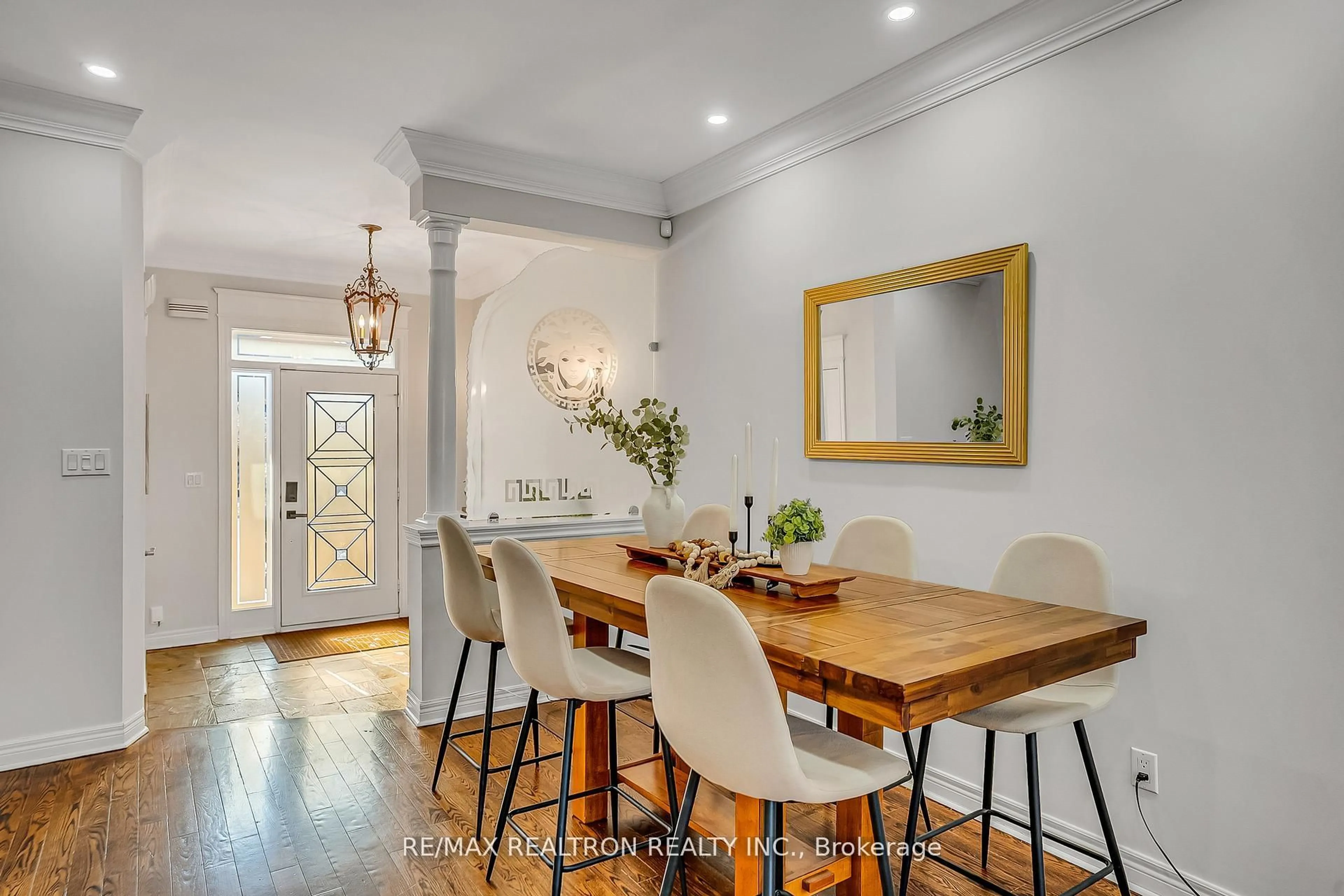 Dining room, wood/laminate floor for 25 Kingsbridge Circ, Vaughan Ontario L4J 8N8