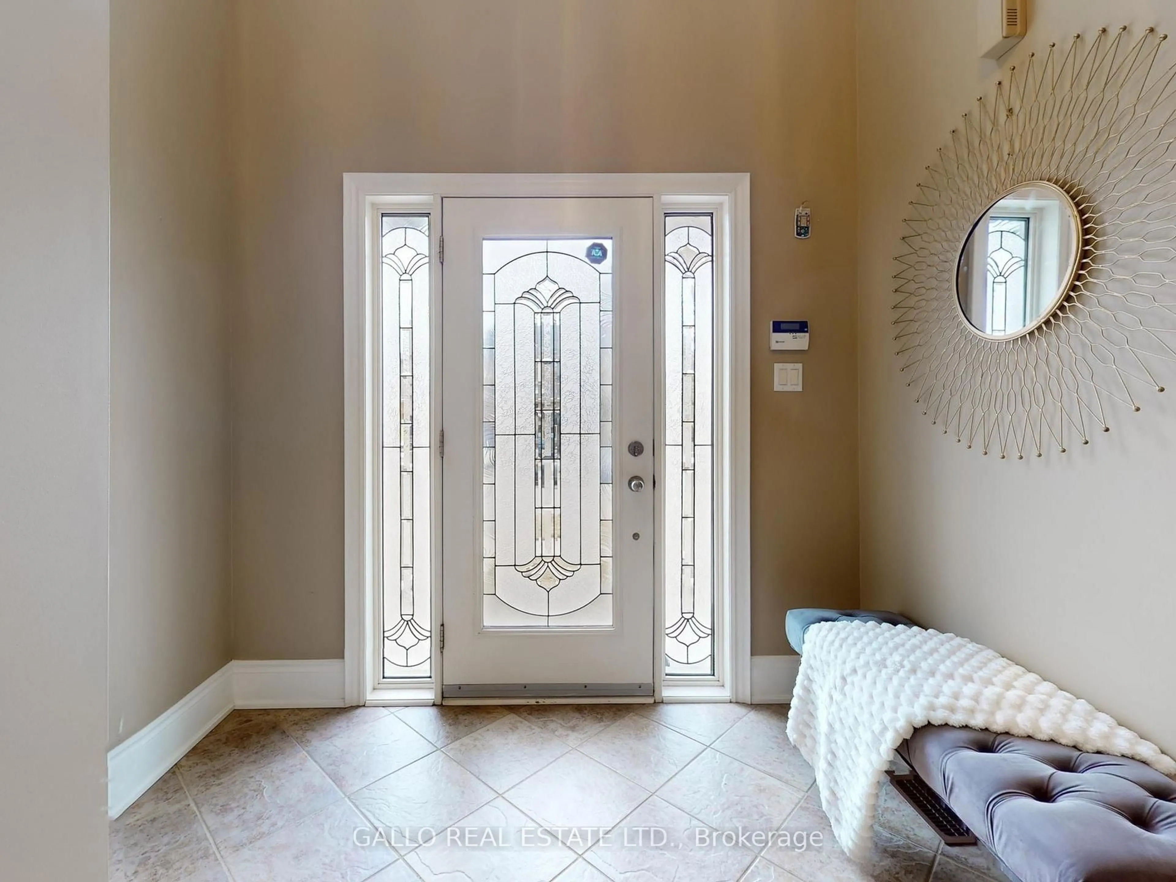 Indoor entryway for 82 Bayberry St, Whitchurch-Stouffville Ontario L4A 0E2